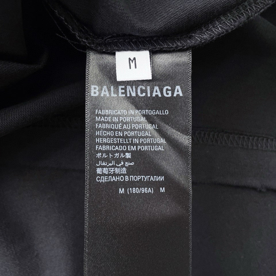 Schwarzes und graues T-Shirt