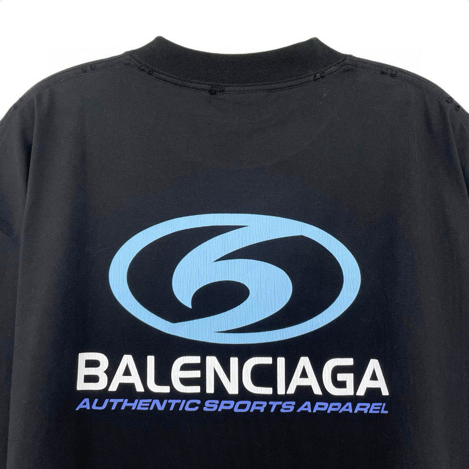Schwarzes und graues T-Shirt