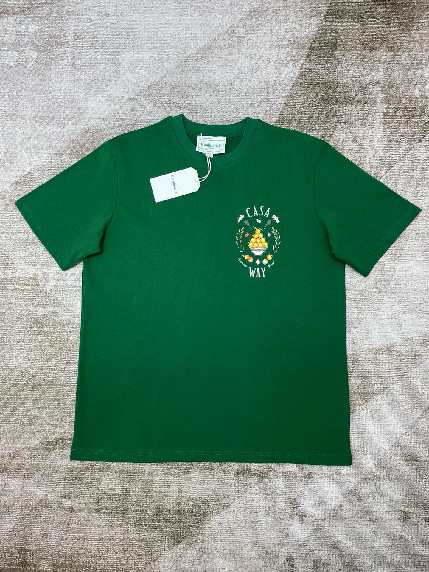 Grünes und schwarzes T-Shirt