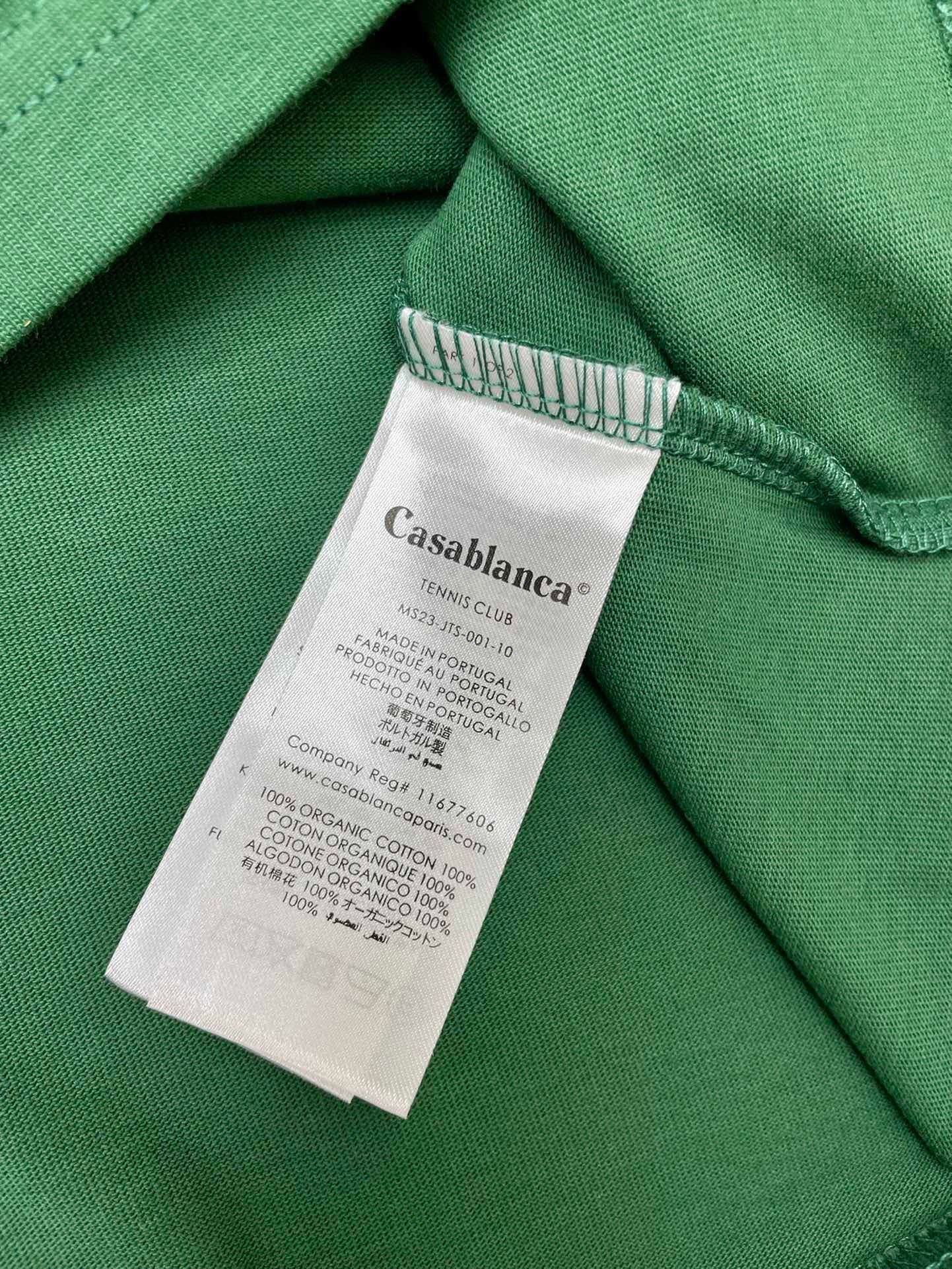 Grünes und schwarzes T-Shirt