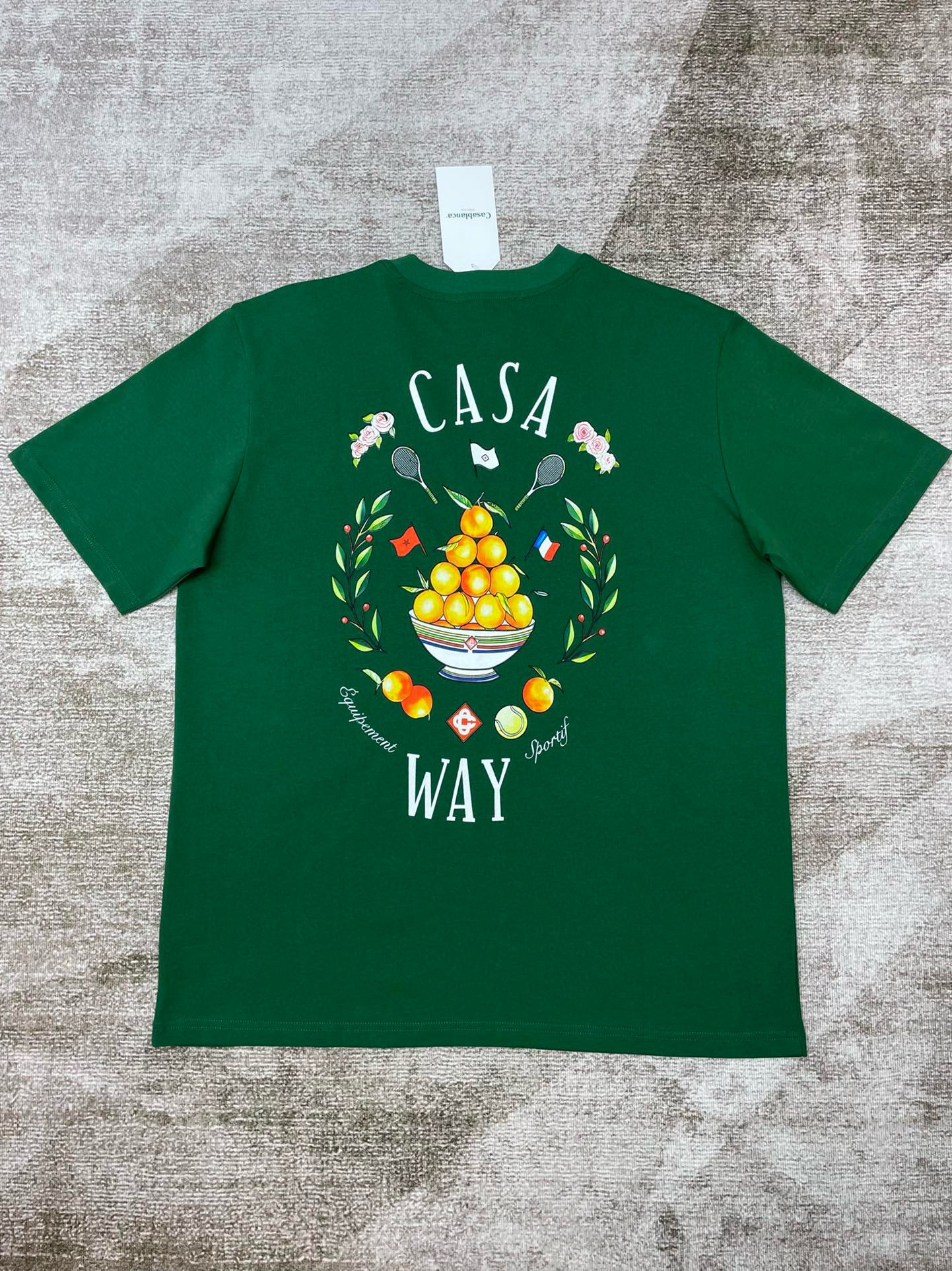 Grünes und schwarzes T-Shirt