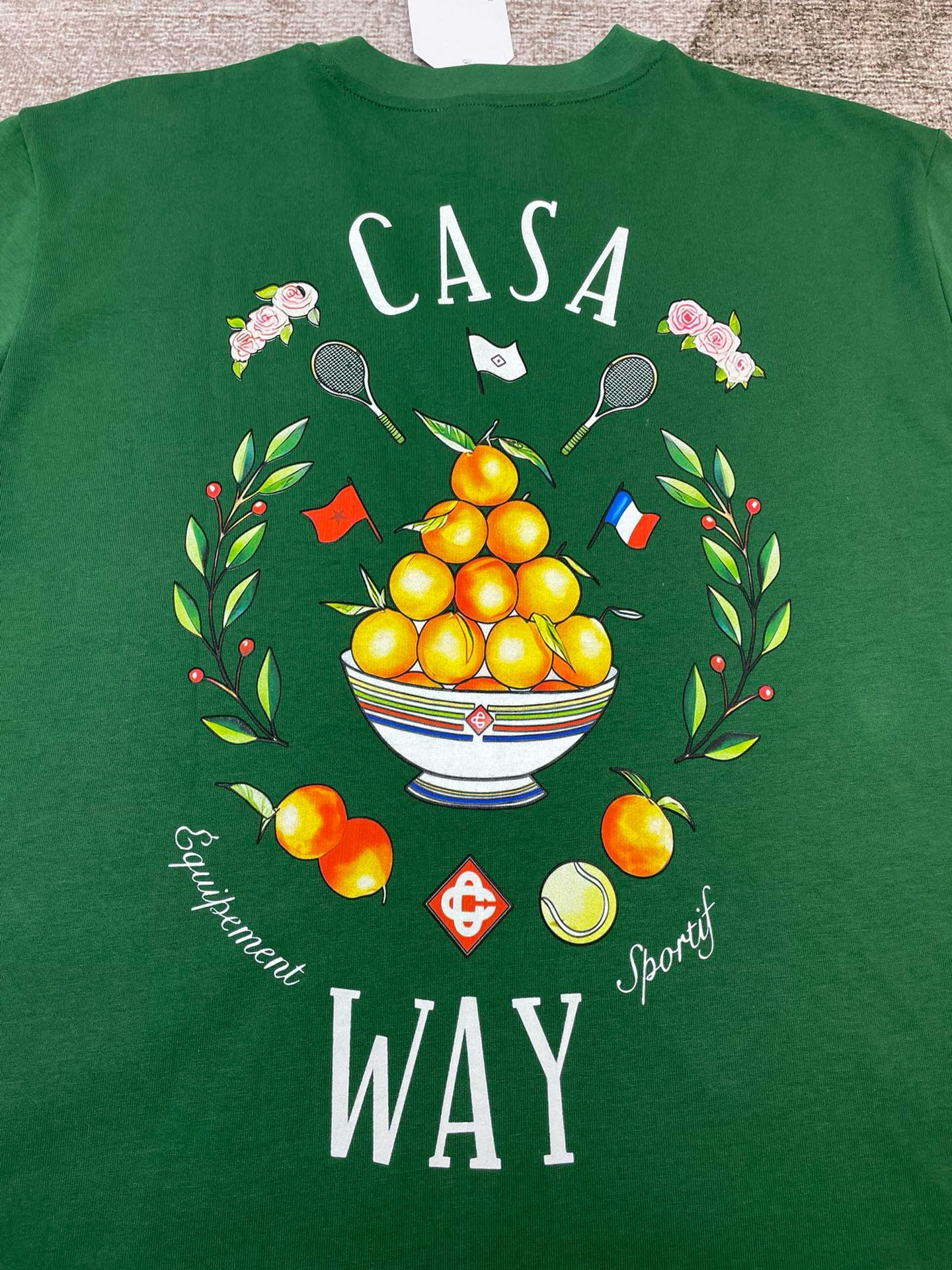 Grünes und schwarzes T-Shirt