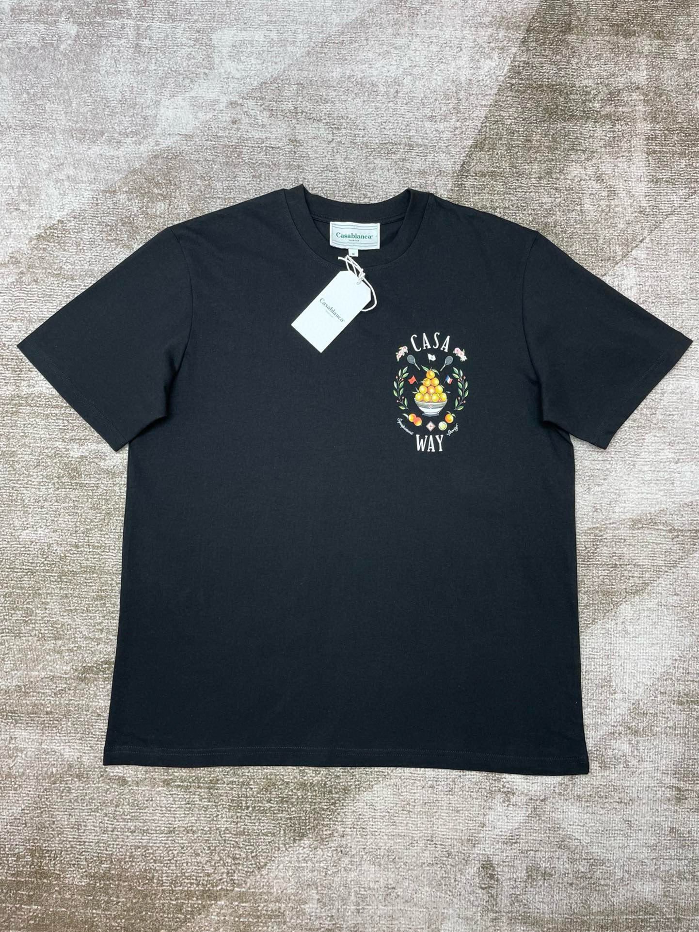 Grünes und schwarzes T-Shirt