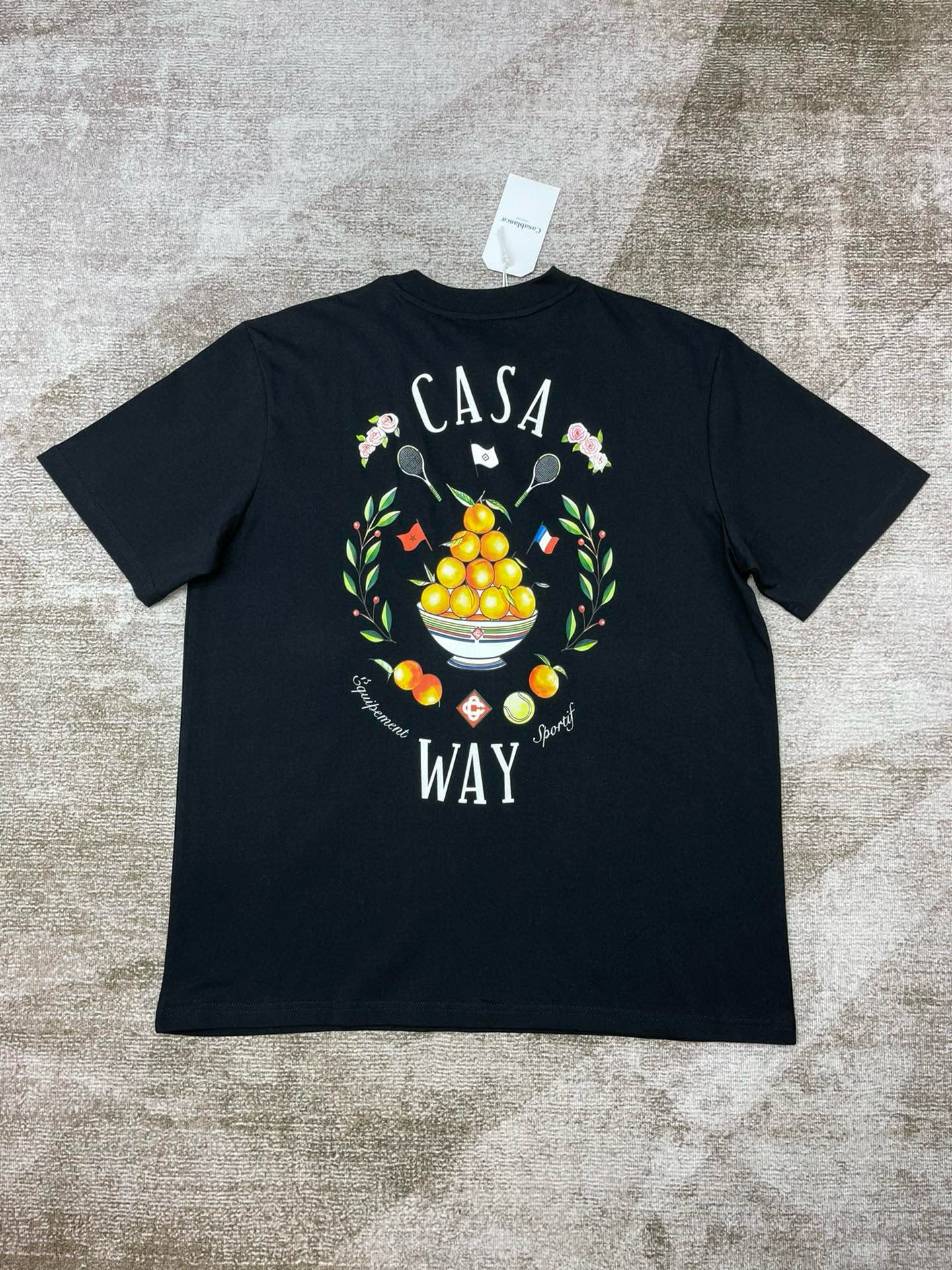 Grünes und schwarzes T-Shirt