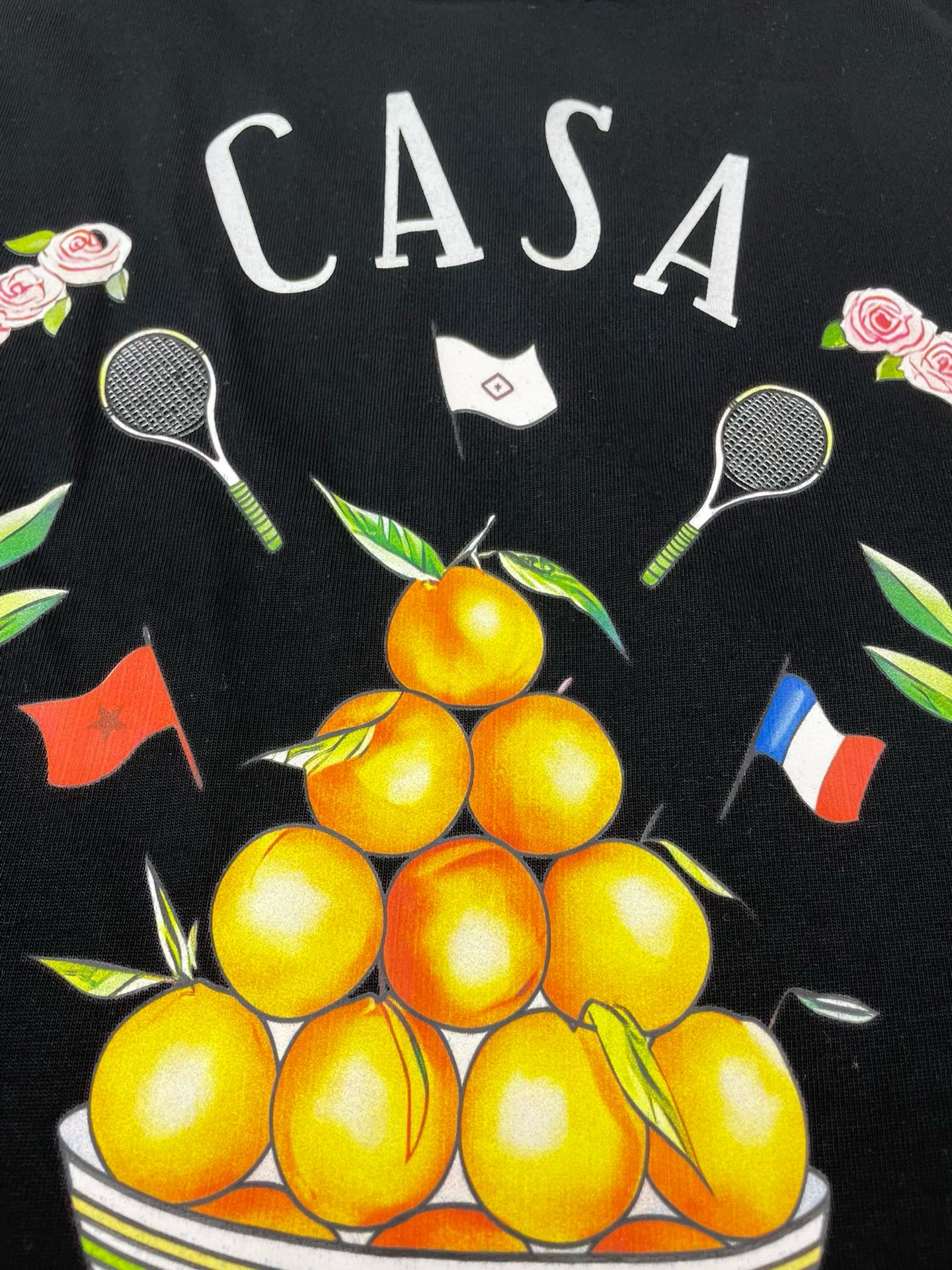Grünes und schwarzes T-Shirt