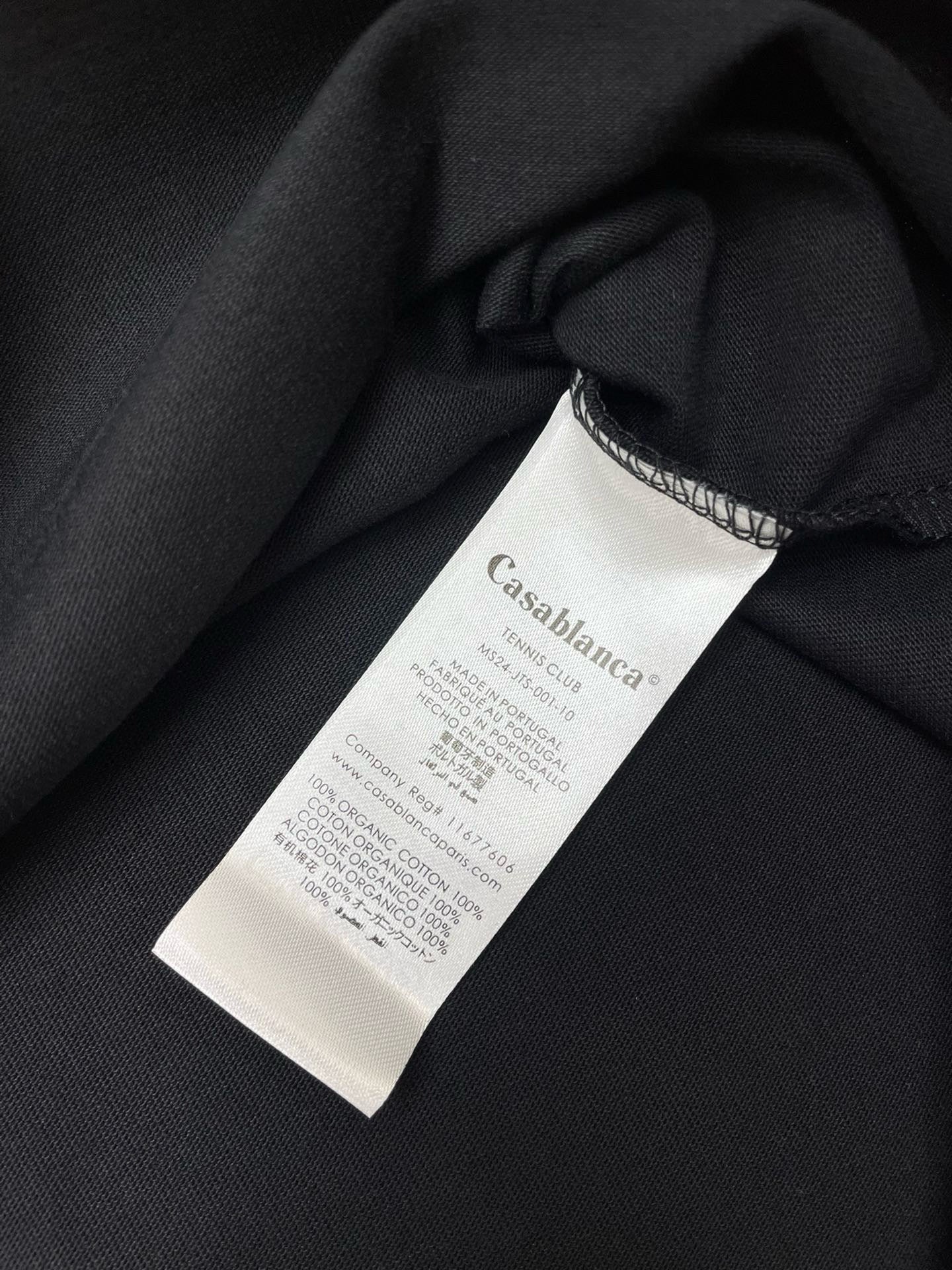 Grünes und schwarzes T-Shirt