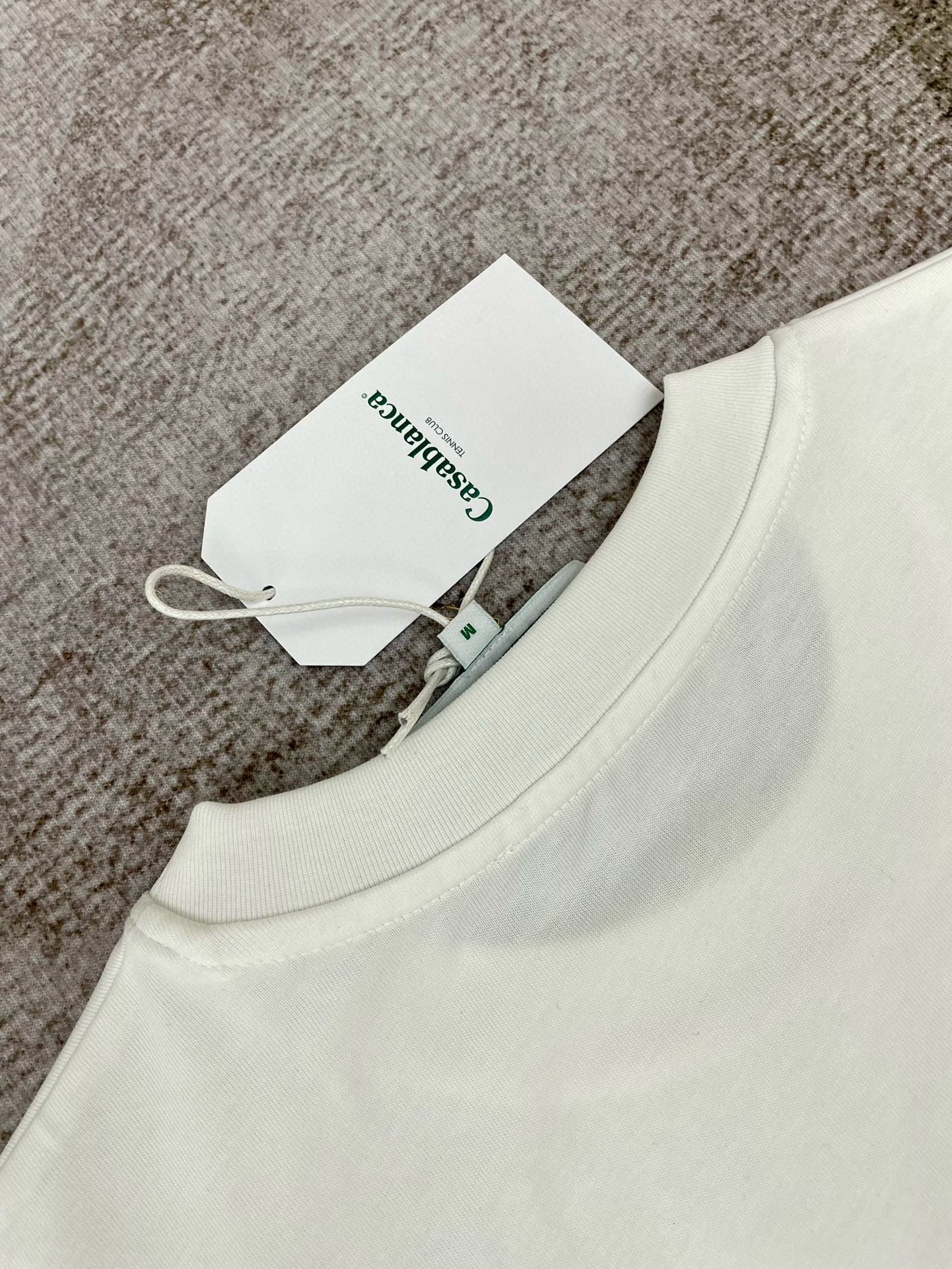 weißes T-Shirt