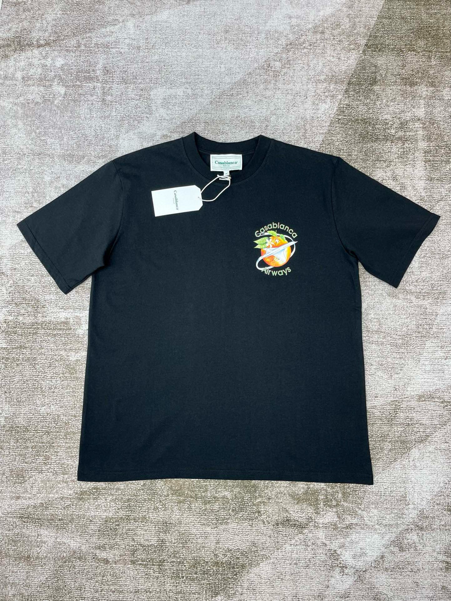 Schwarz-weißes T-Shirt