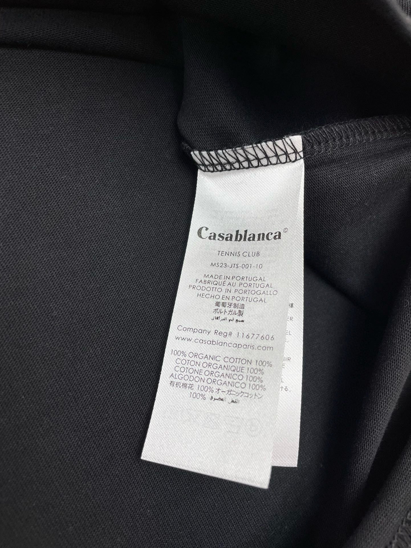Schwarz-weißes T-Shirt