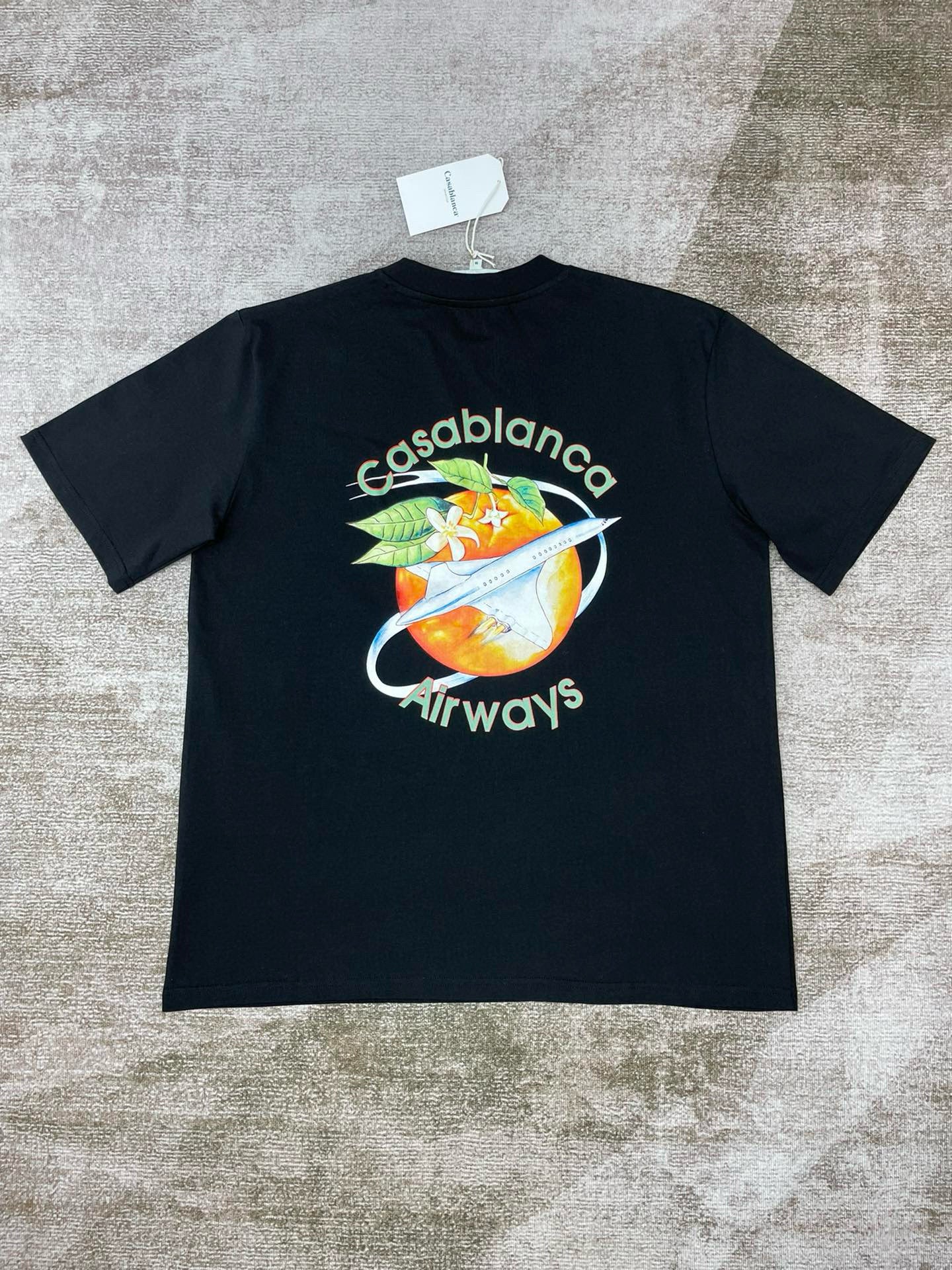 Schwarz-weißes T-Shirt