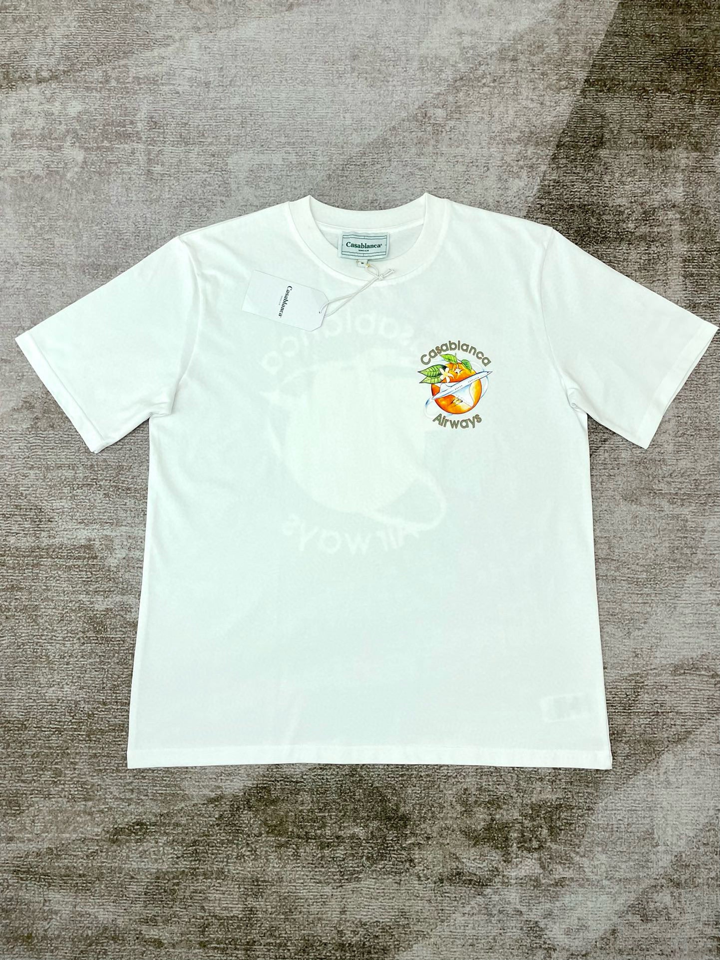 Schwarz-weißes T-Shirt