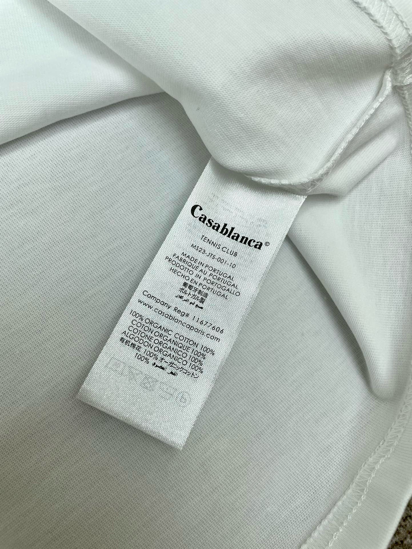 Schwarz-weißes T-Shirt
