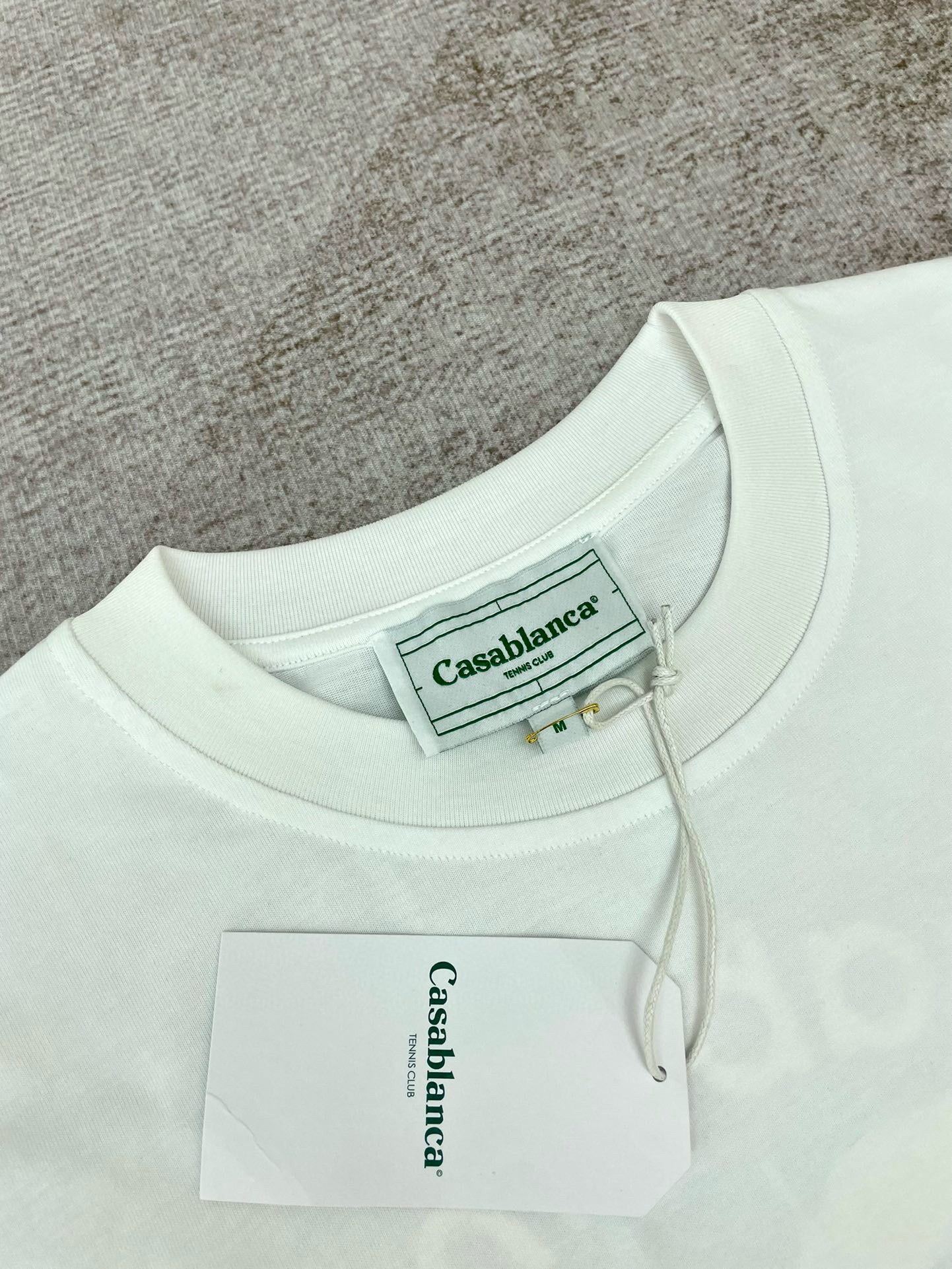 Schwarz-weißes T-Shirt