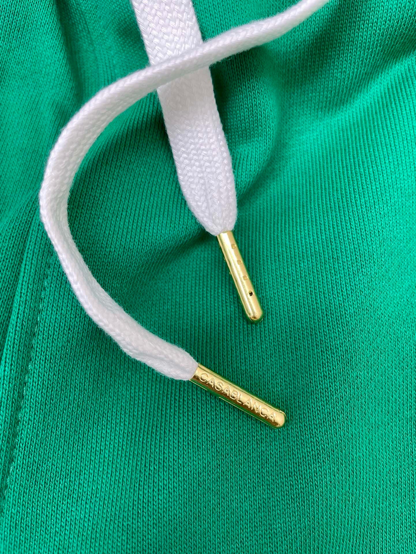 Grüne und schwarze Hose