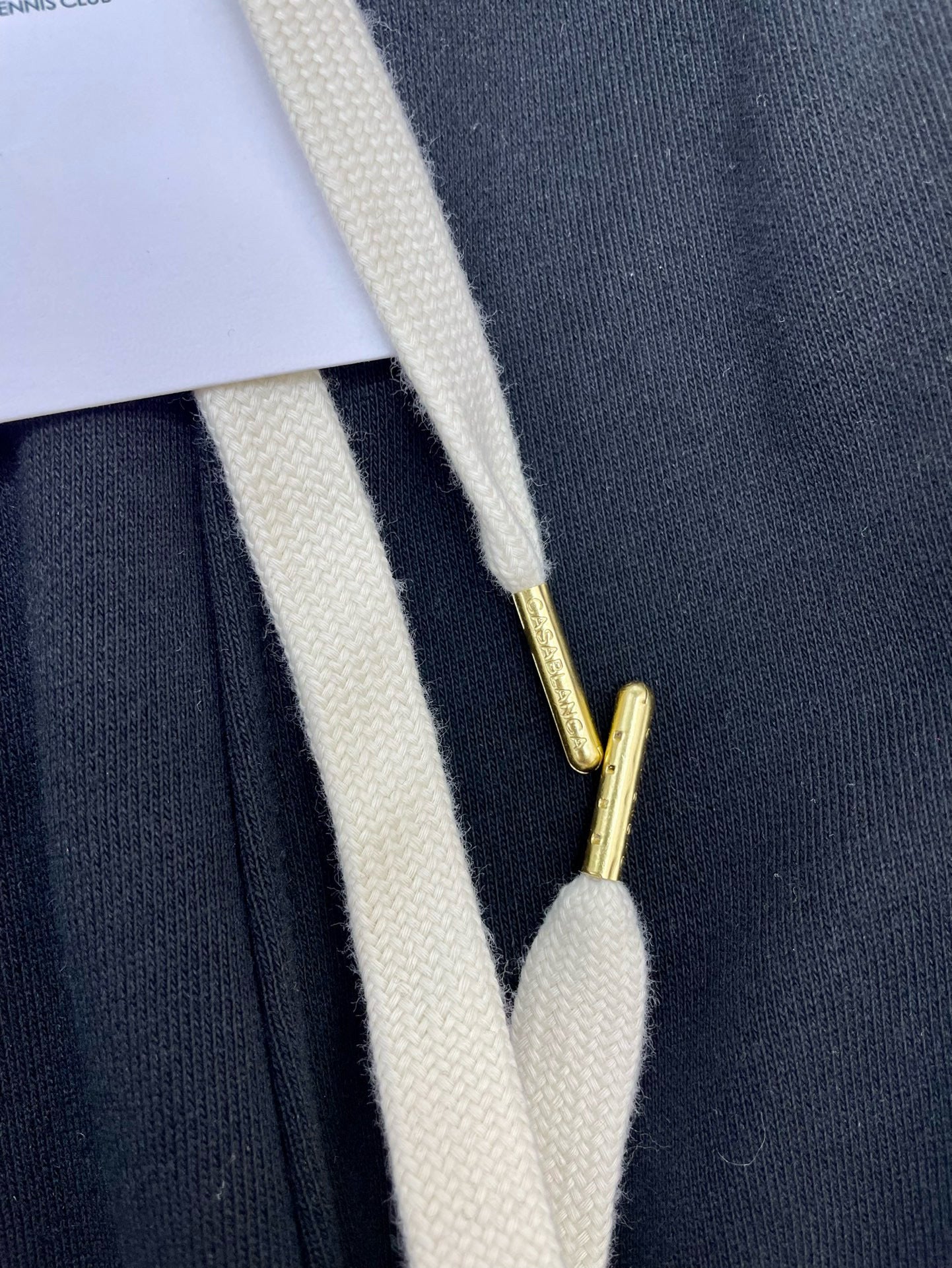Grüne und schwarze Hose