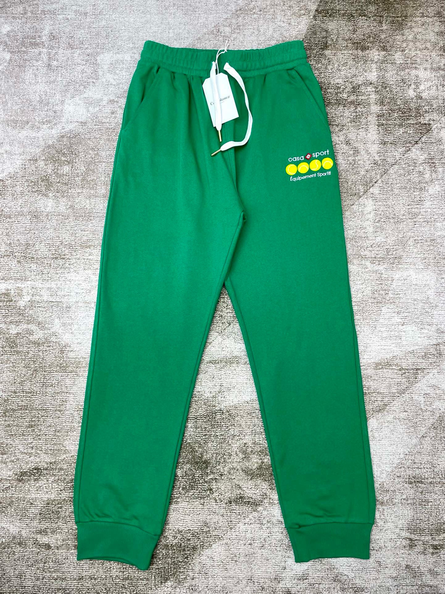 Grüne und schwarze Hose