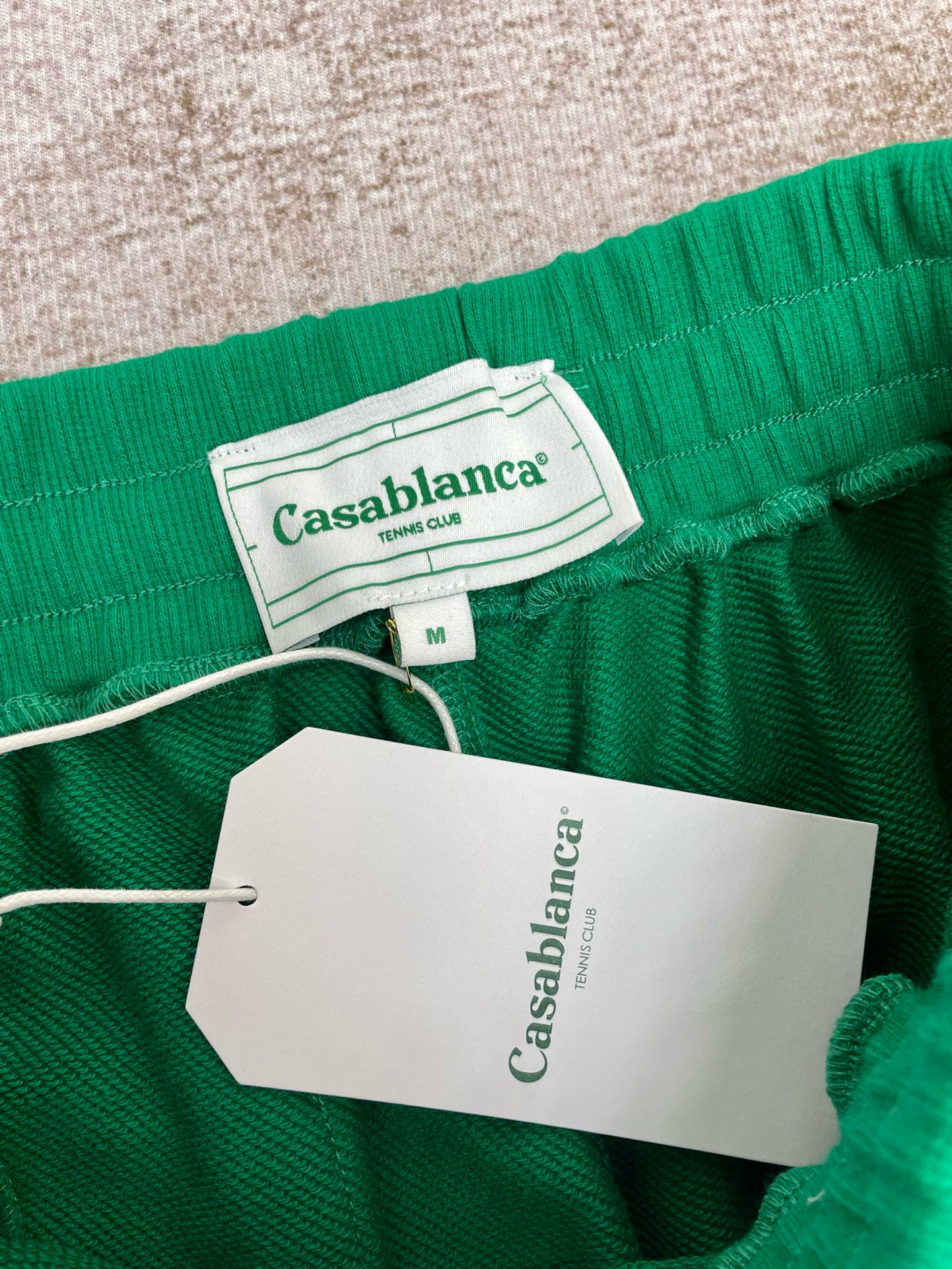 Grüne und schwarze Hose