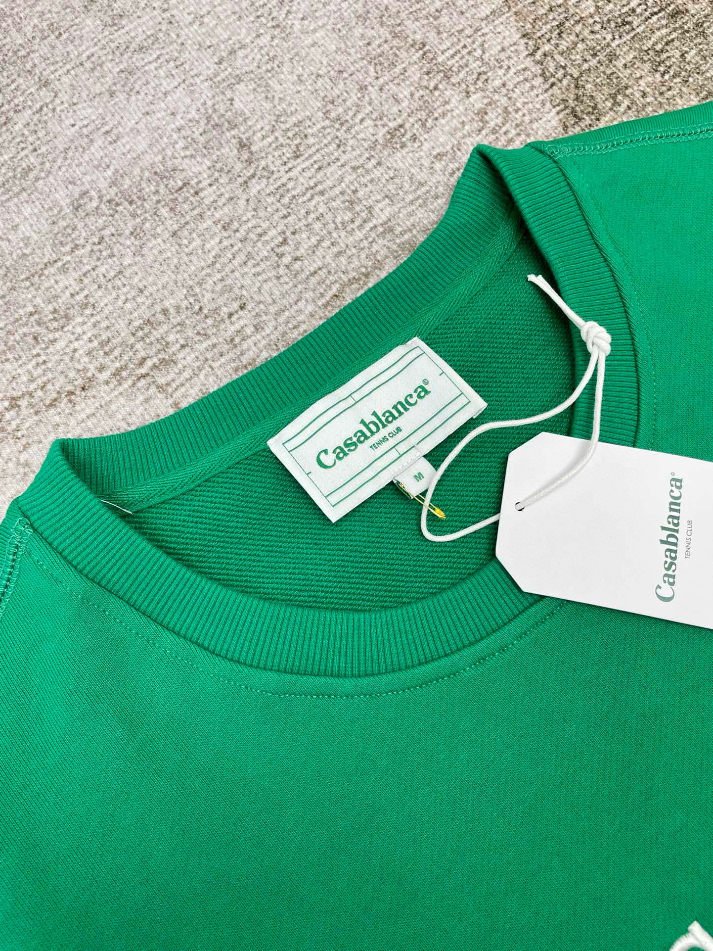 Grünes und schwarzes Sweatshirt
