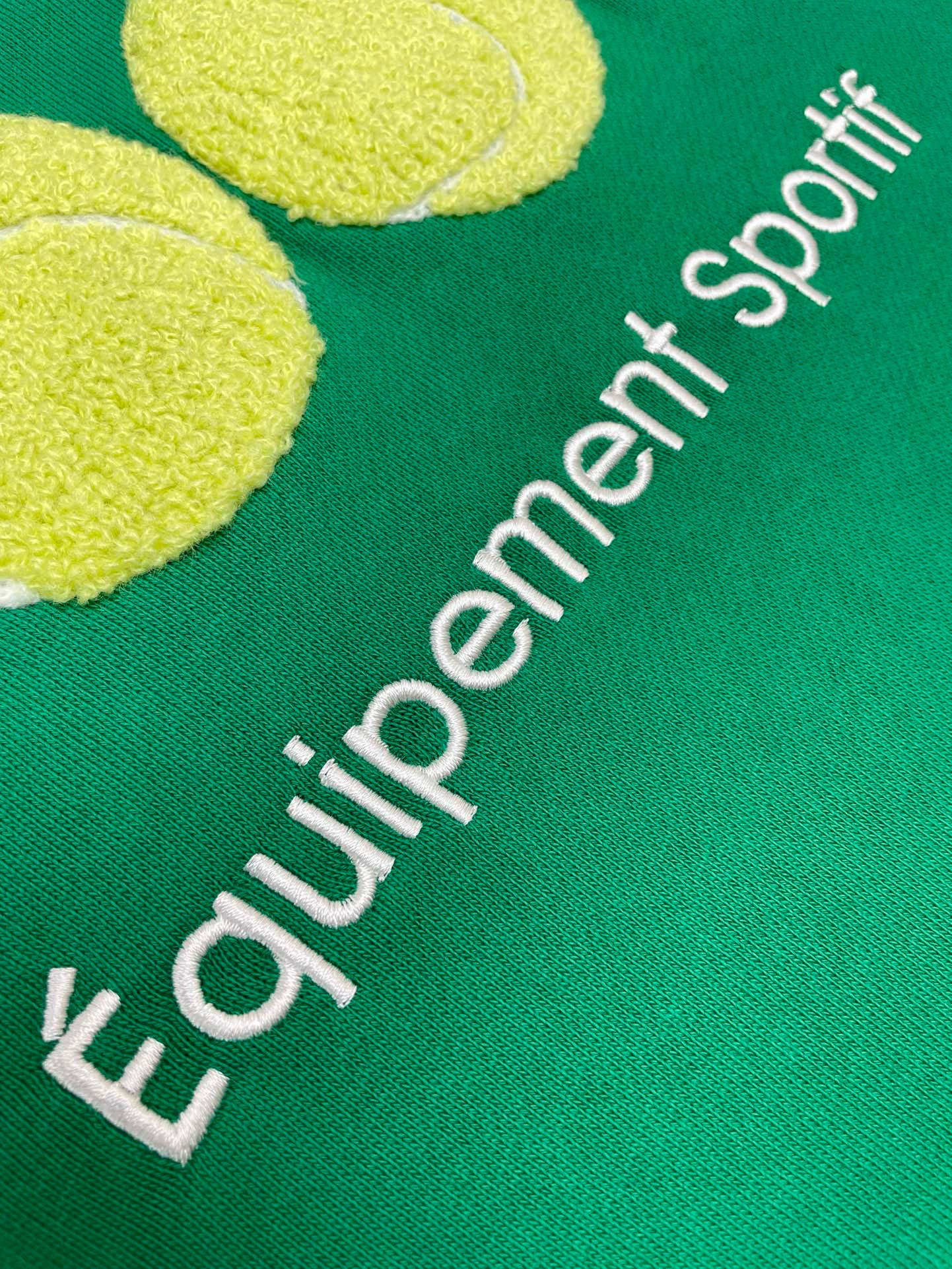 Grünes und schwarzes Sweatshirt