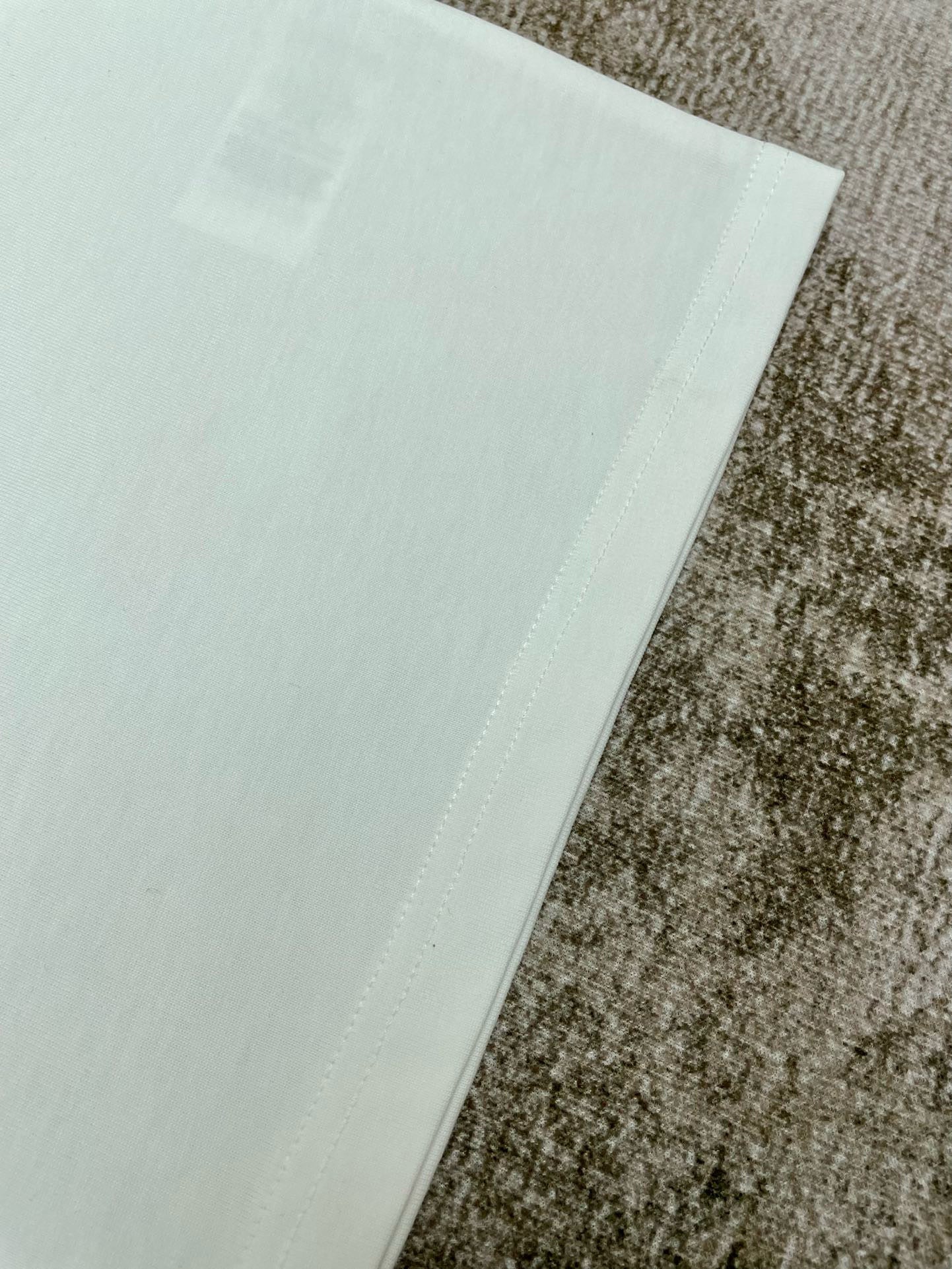 weißes T-Shirt