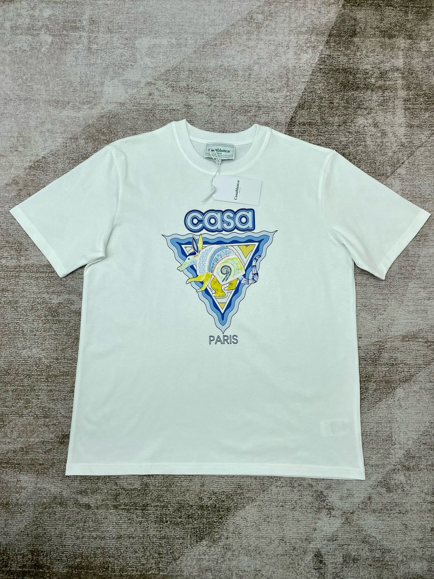 Schwarz-weißes T-Shirt