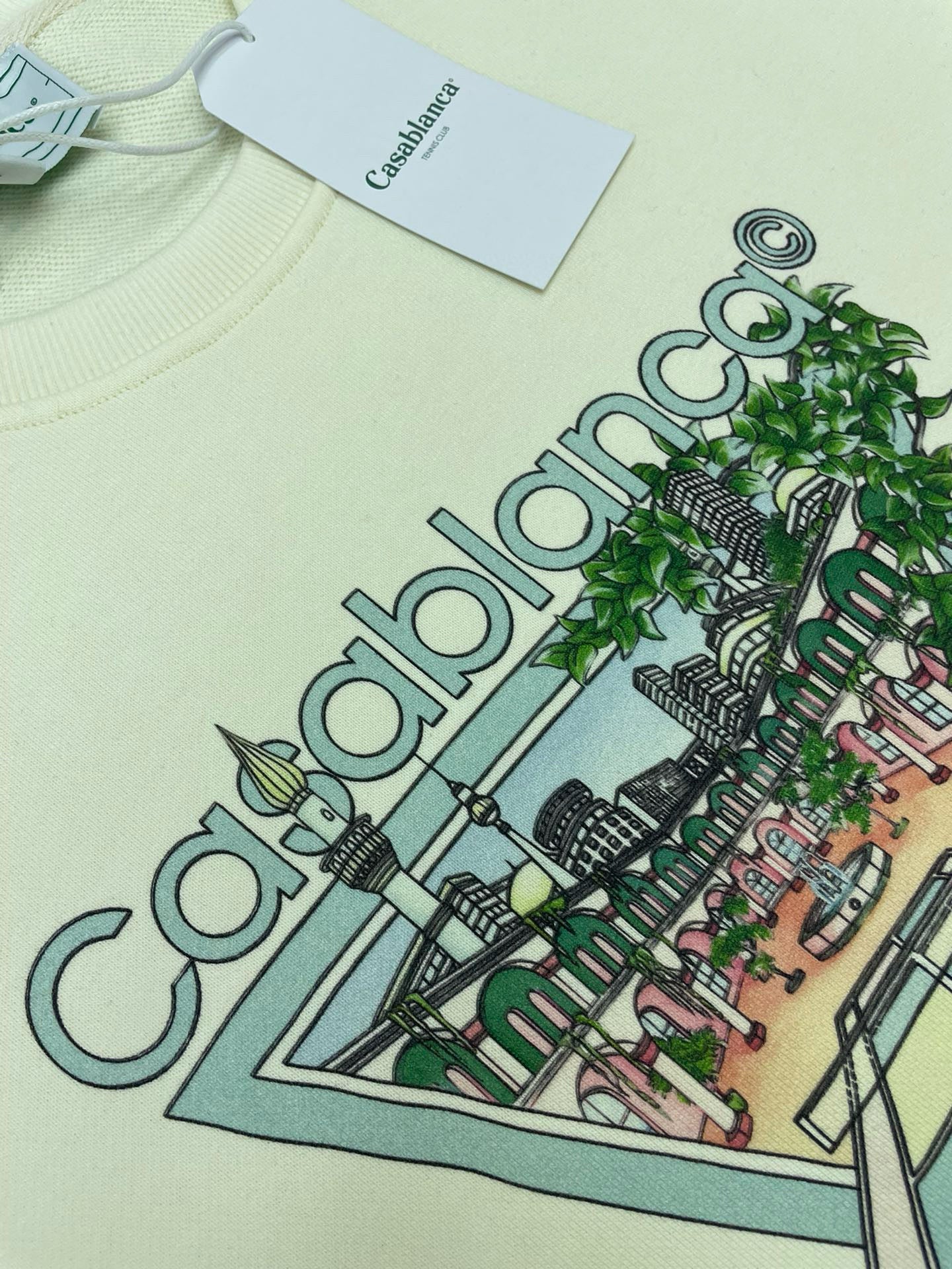 Schwarzes und hellrosa Sweatshirt