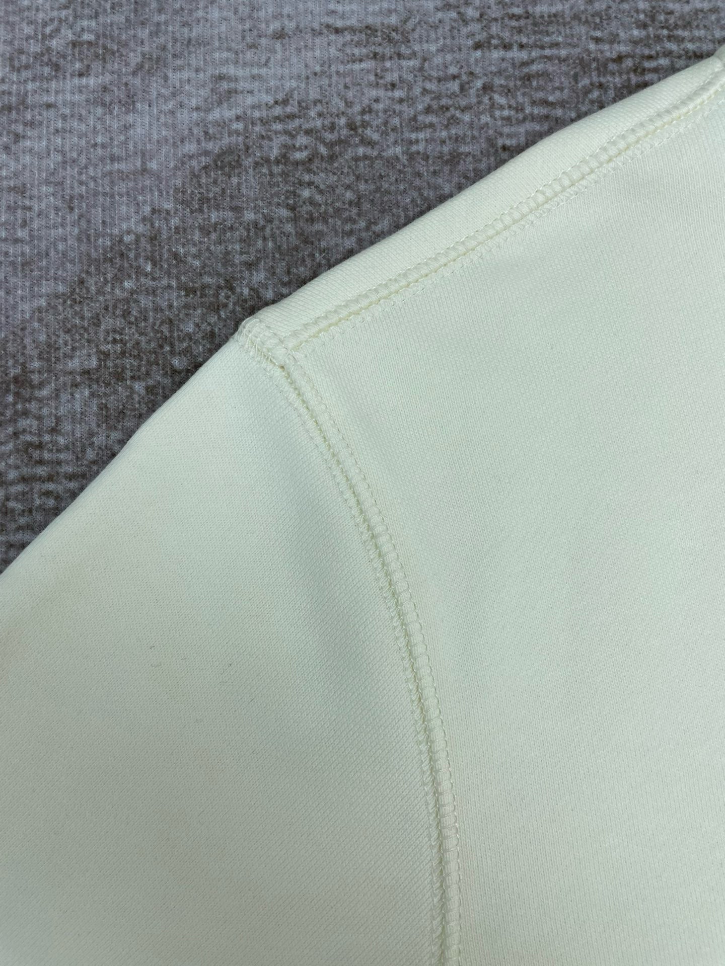 Sweatshirt in Himmelblau und Hellrosa