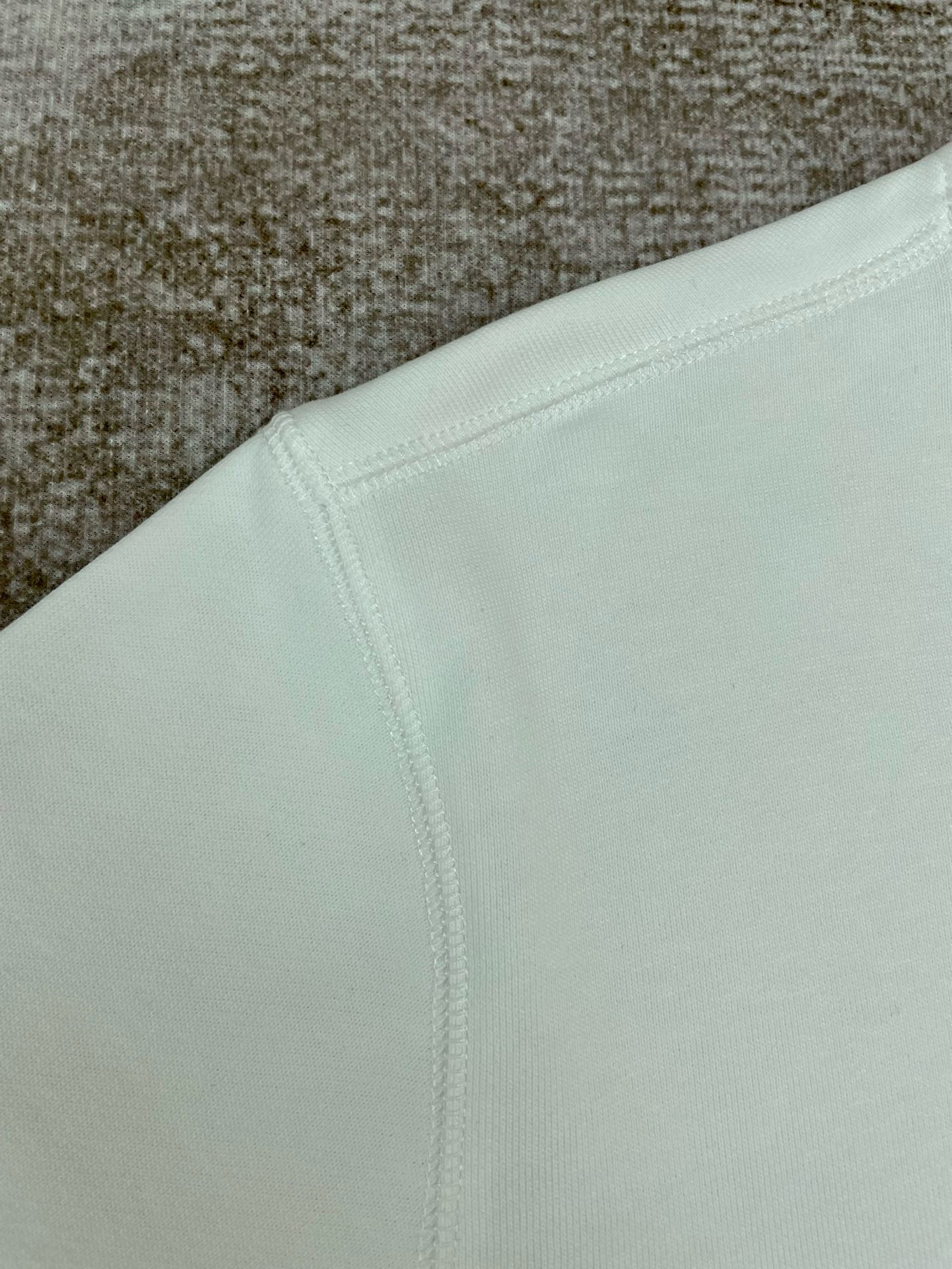 Weißes Sweatshirt