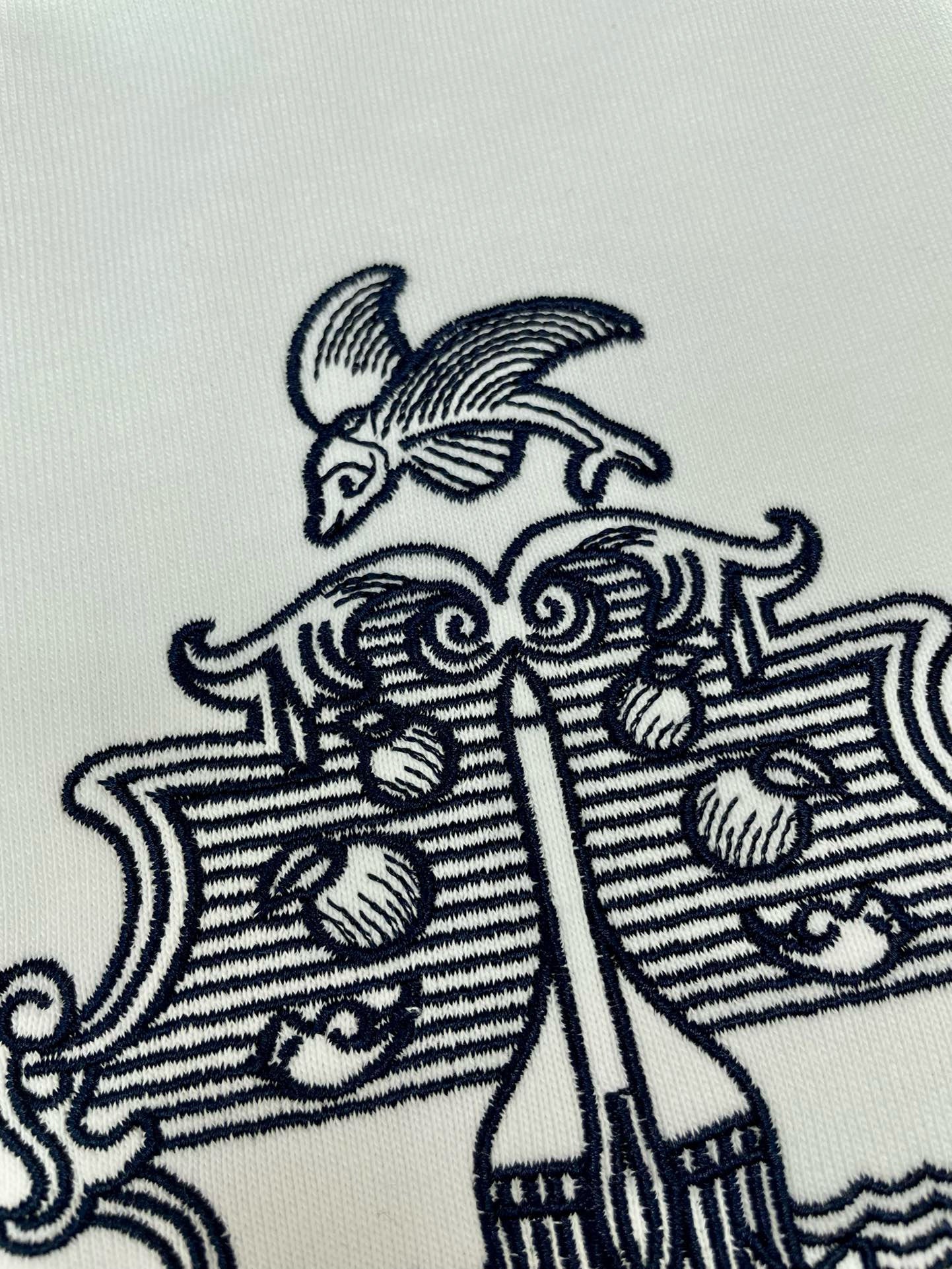 Weißes Sweatshirt