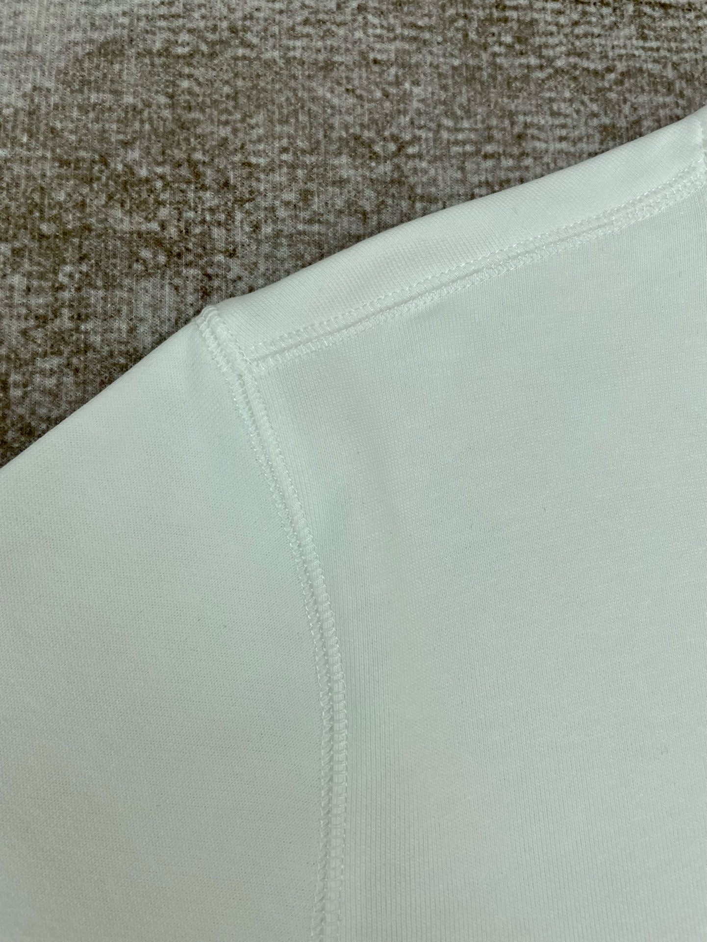 Weißes Sweatshirt