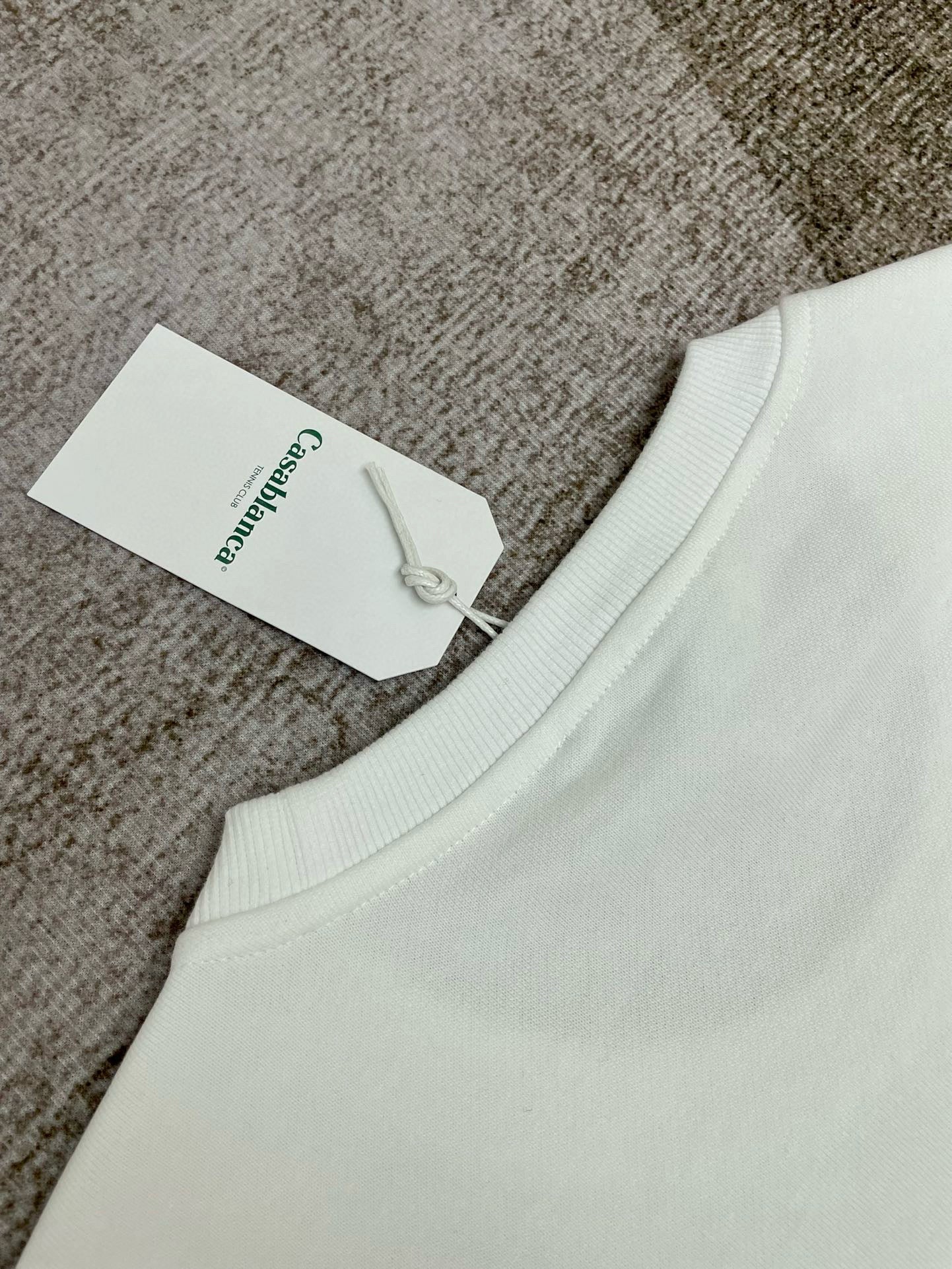 Weißes Sweatshirt