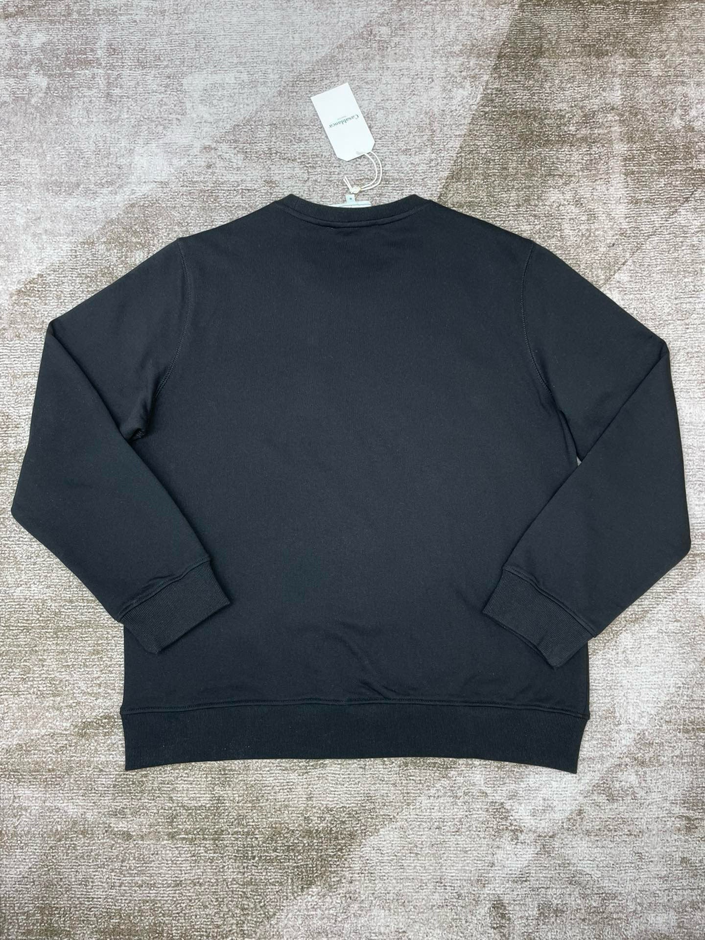 Schwarz-weißes Sweatshirt
