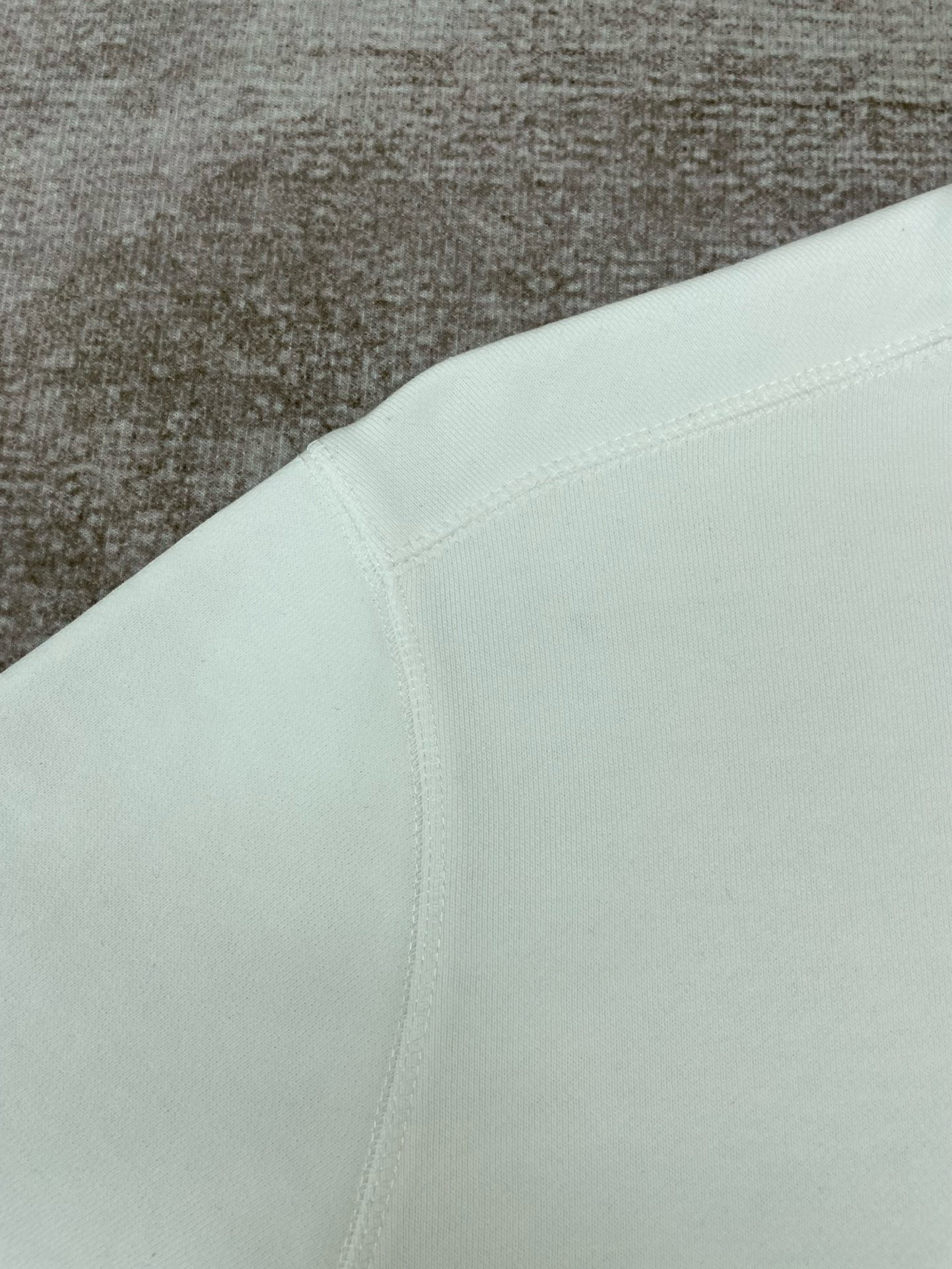 Schwarz-weißes Sweatshirt