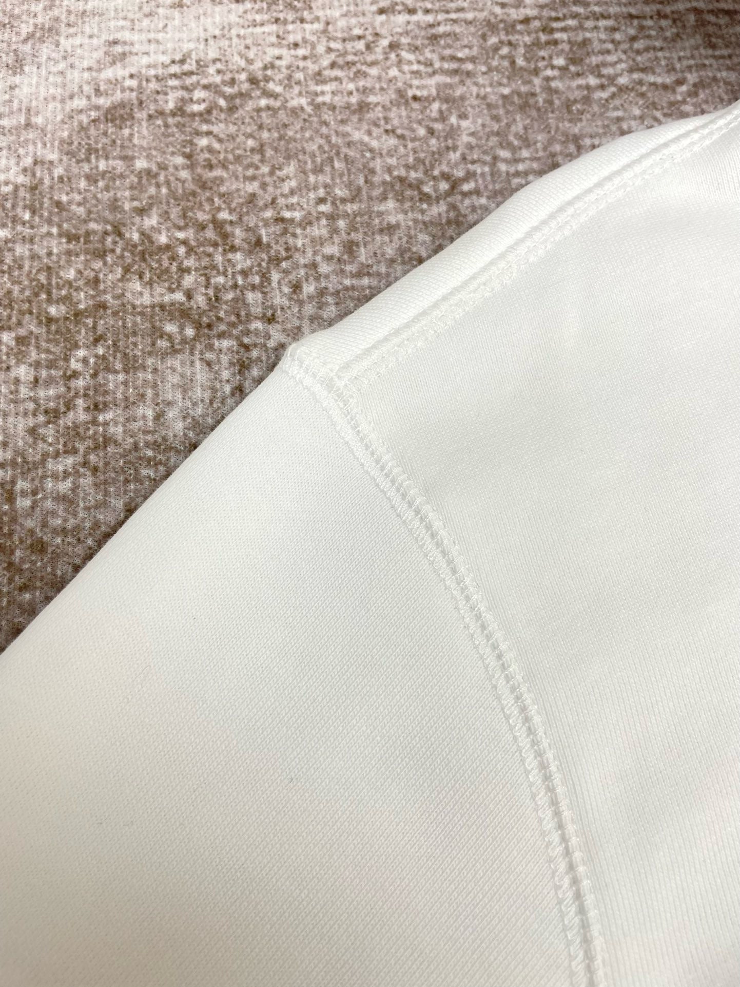 Weißer Hoodie