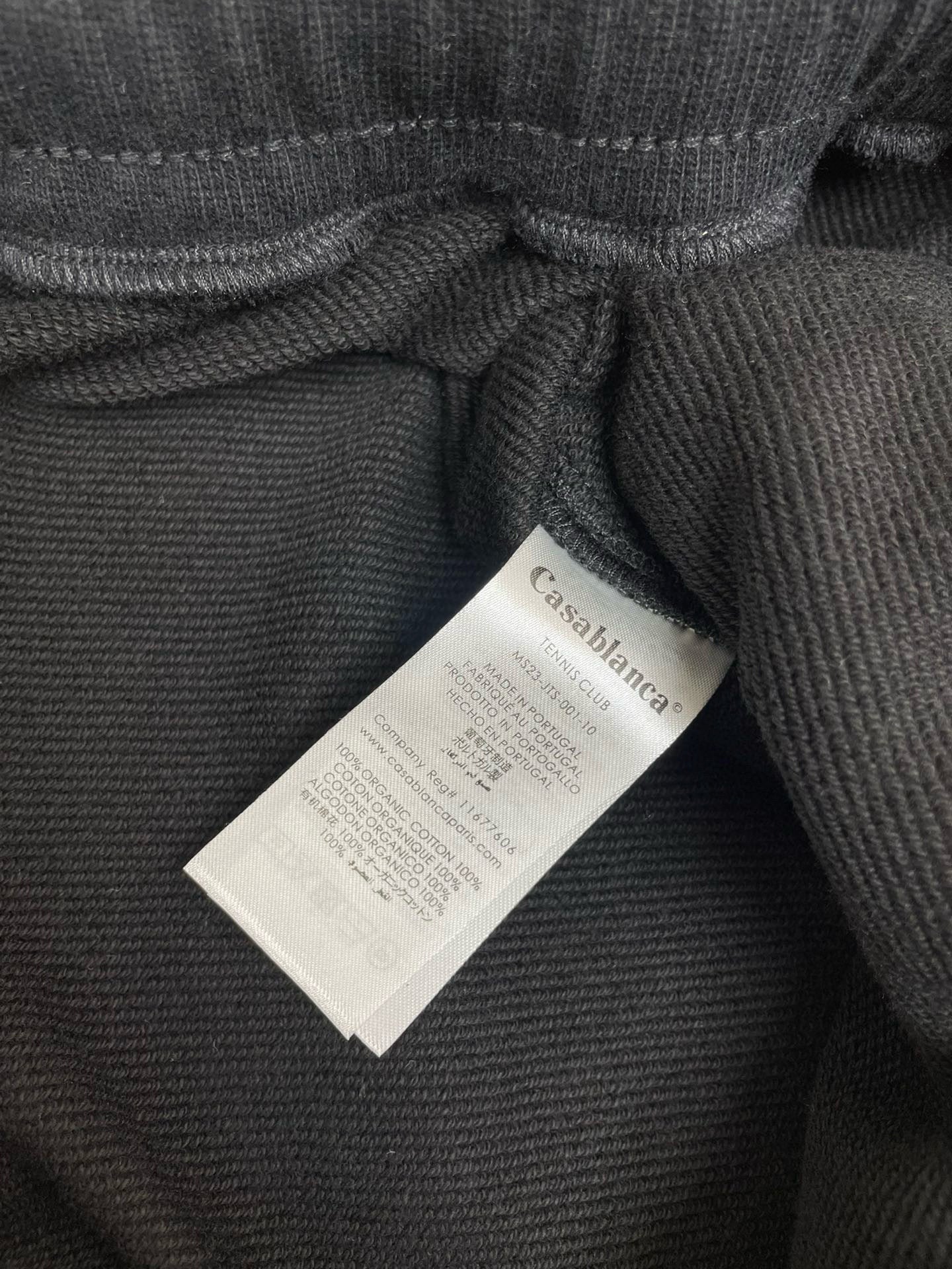 Schwarze und weiße Hose