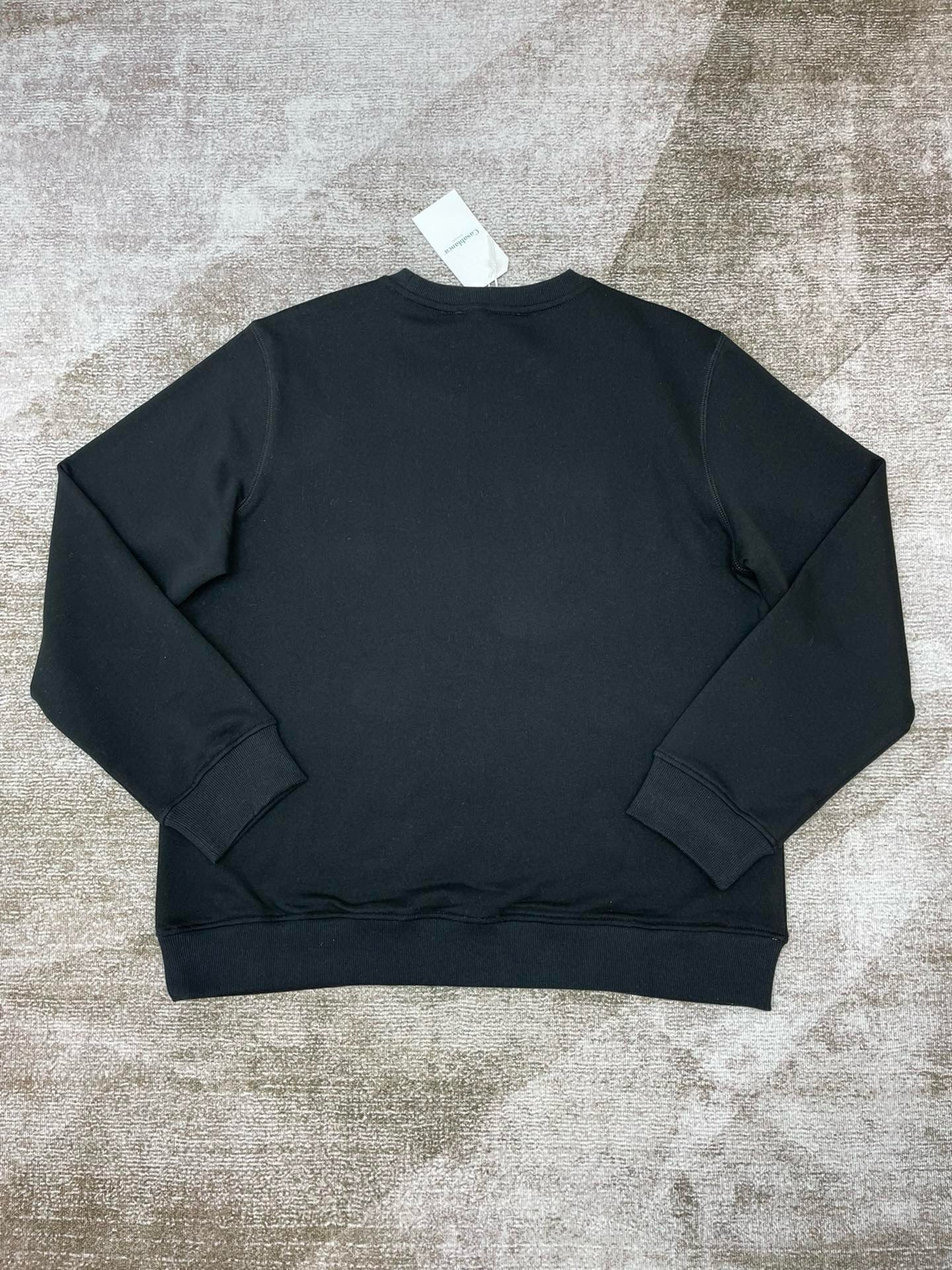 Schwarzes Sweatshirt