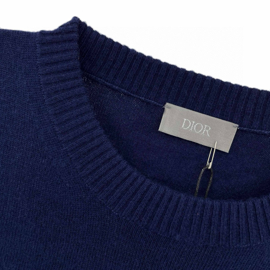 weißes und blaues Sweatshirt