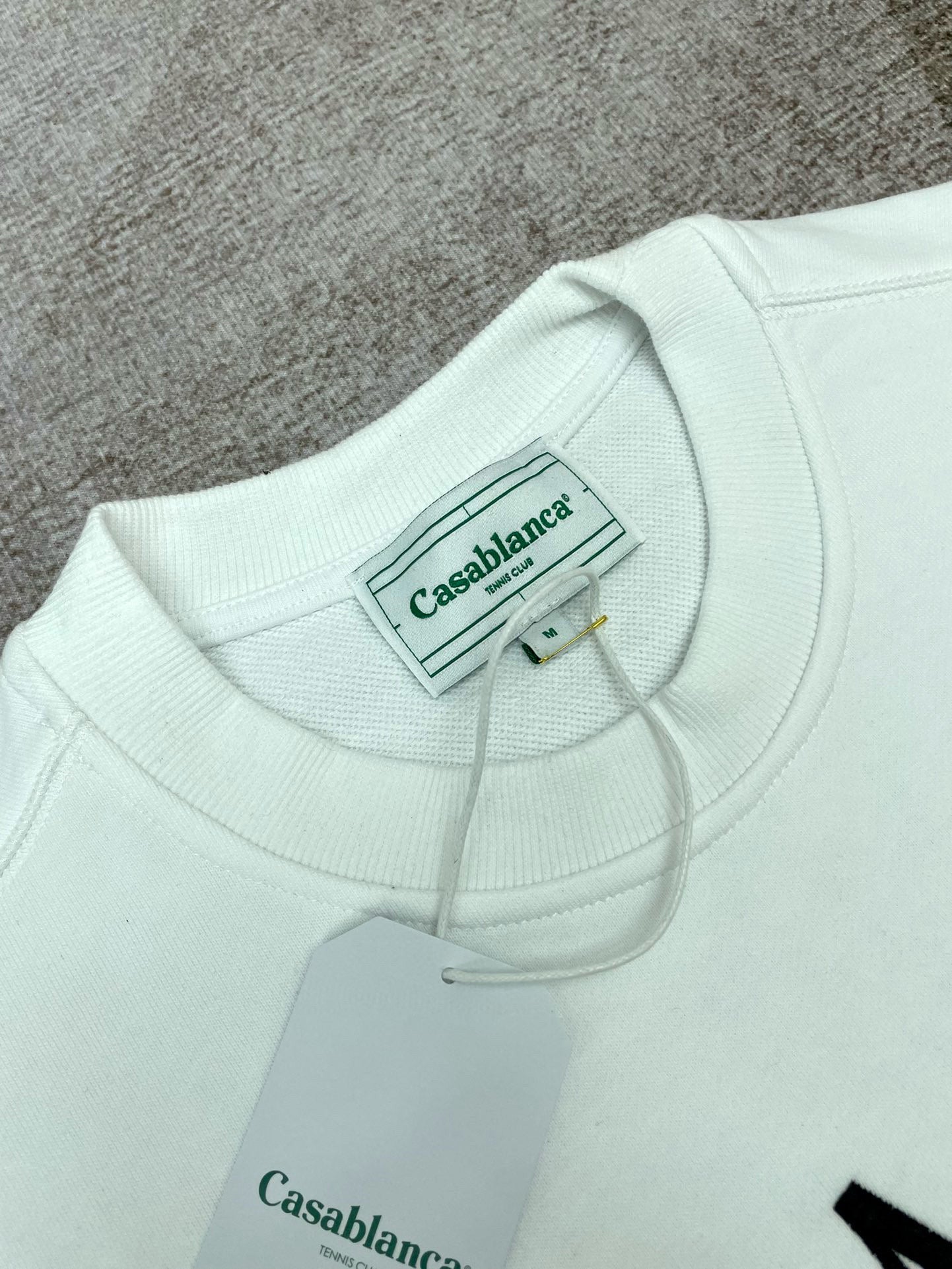 Graues und weißes Sweatshirt