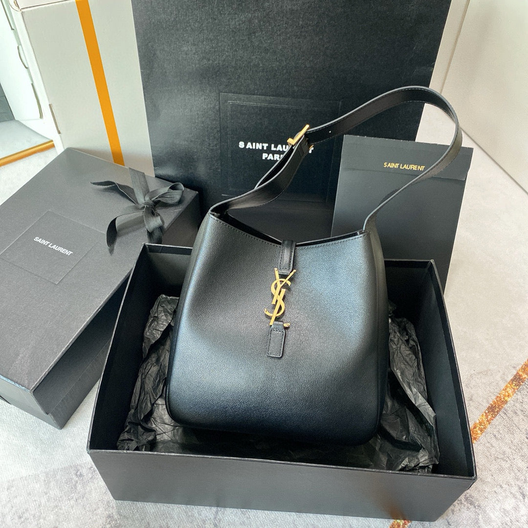 Black Bag - FashionHype.xyz