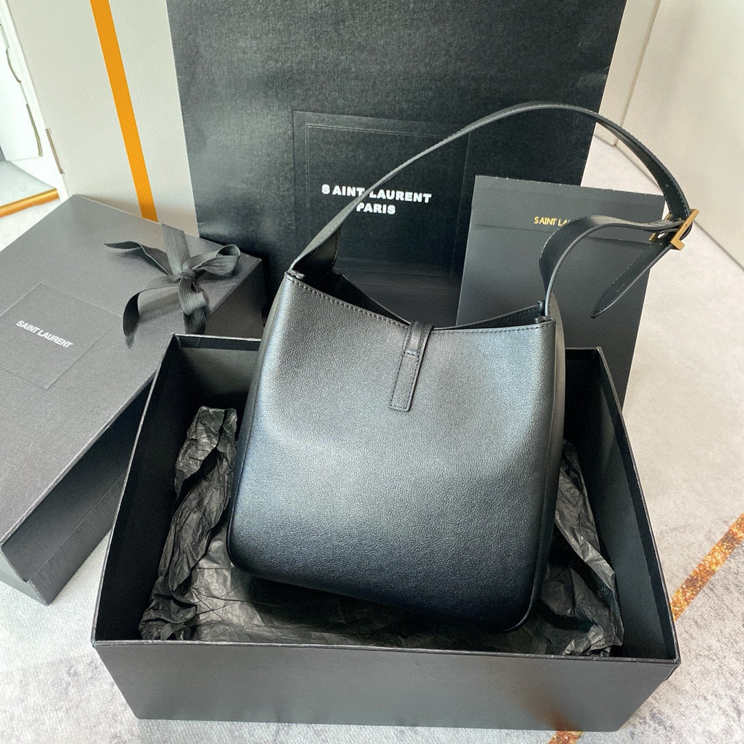 Black Bag - FashionHype.xyz