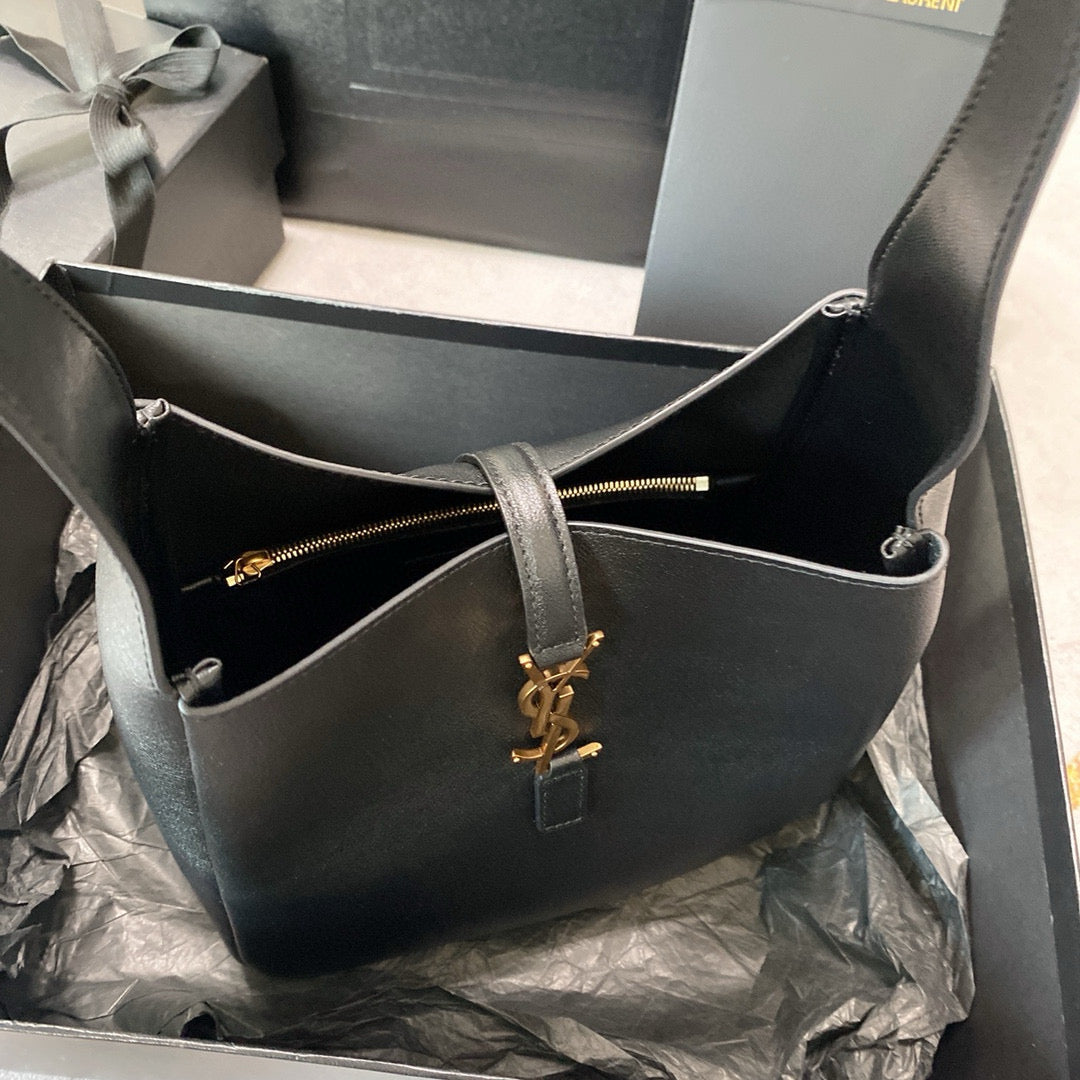 Black Bag - FashionHype.xyz