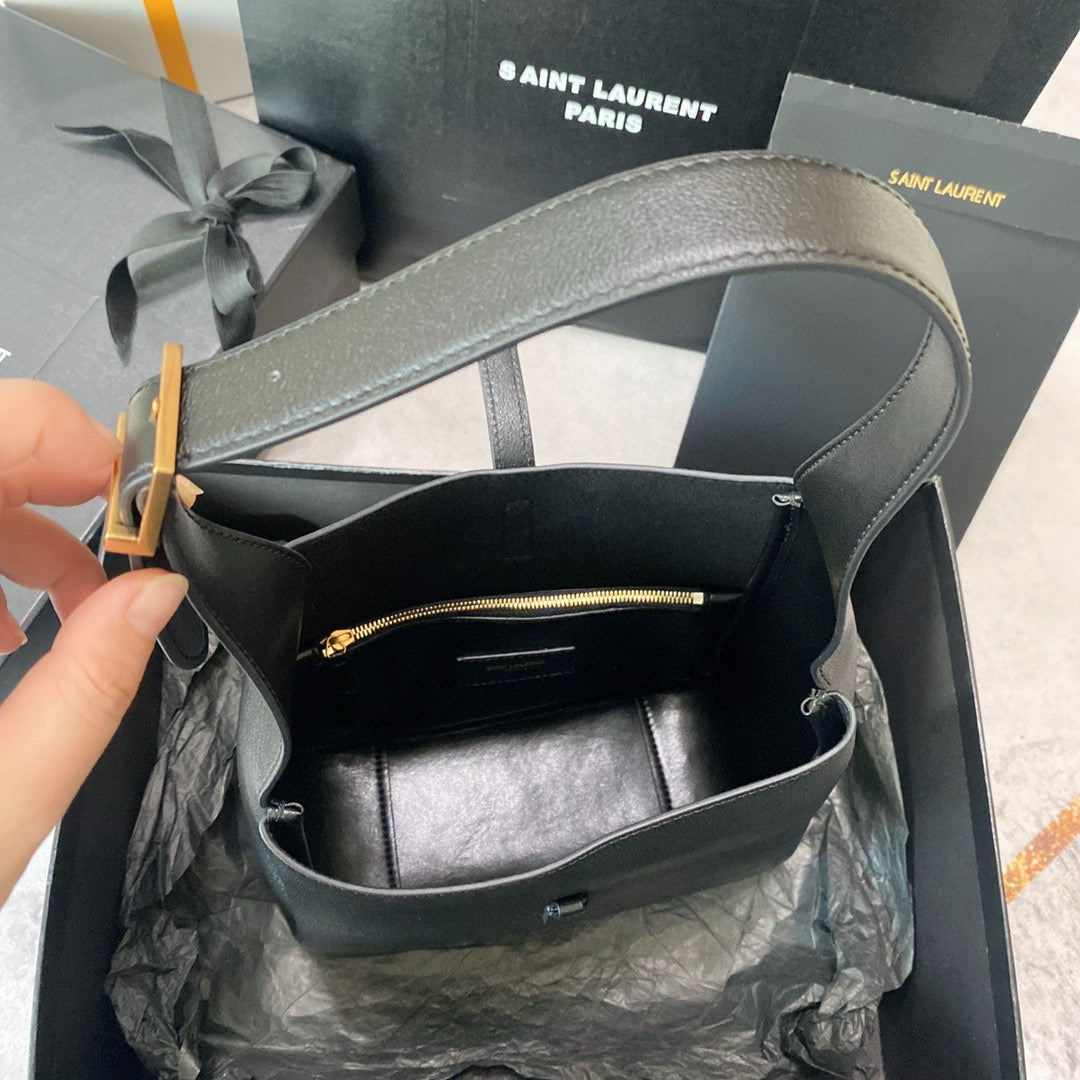 Black Bag - FashionHype.xyz