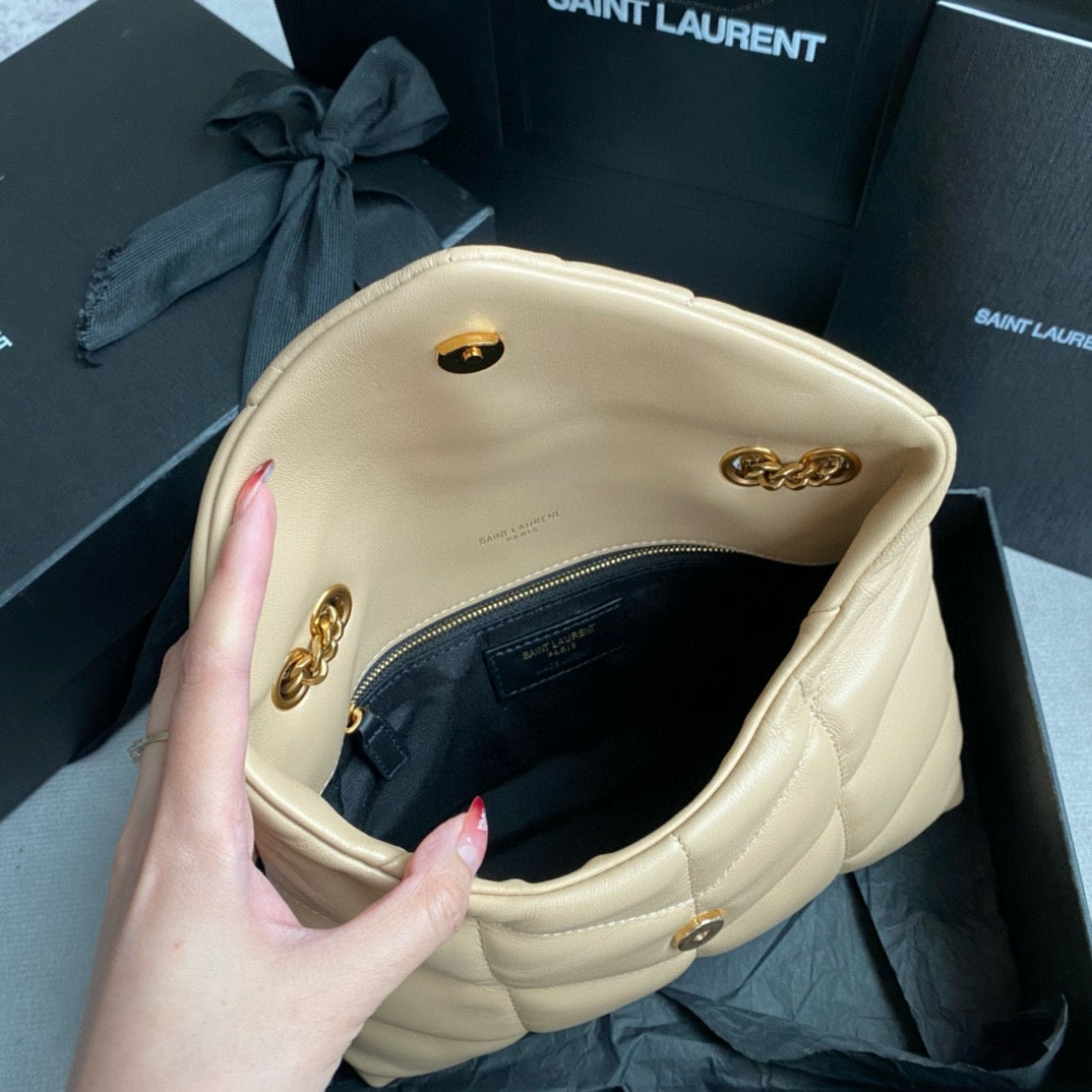 Schwarze und khakifarbene Tasche