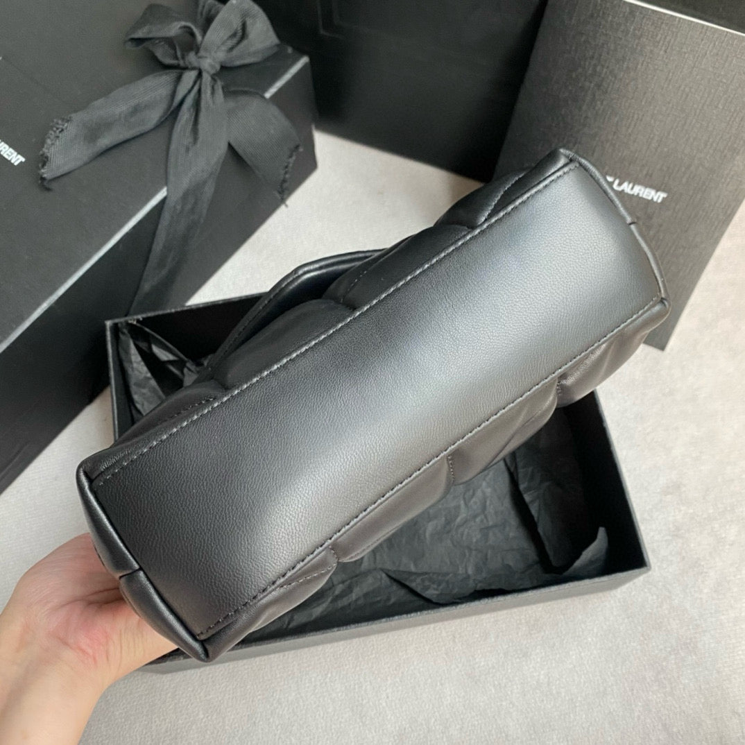 Schwarze und khakifarbene Tasche