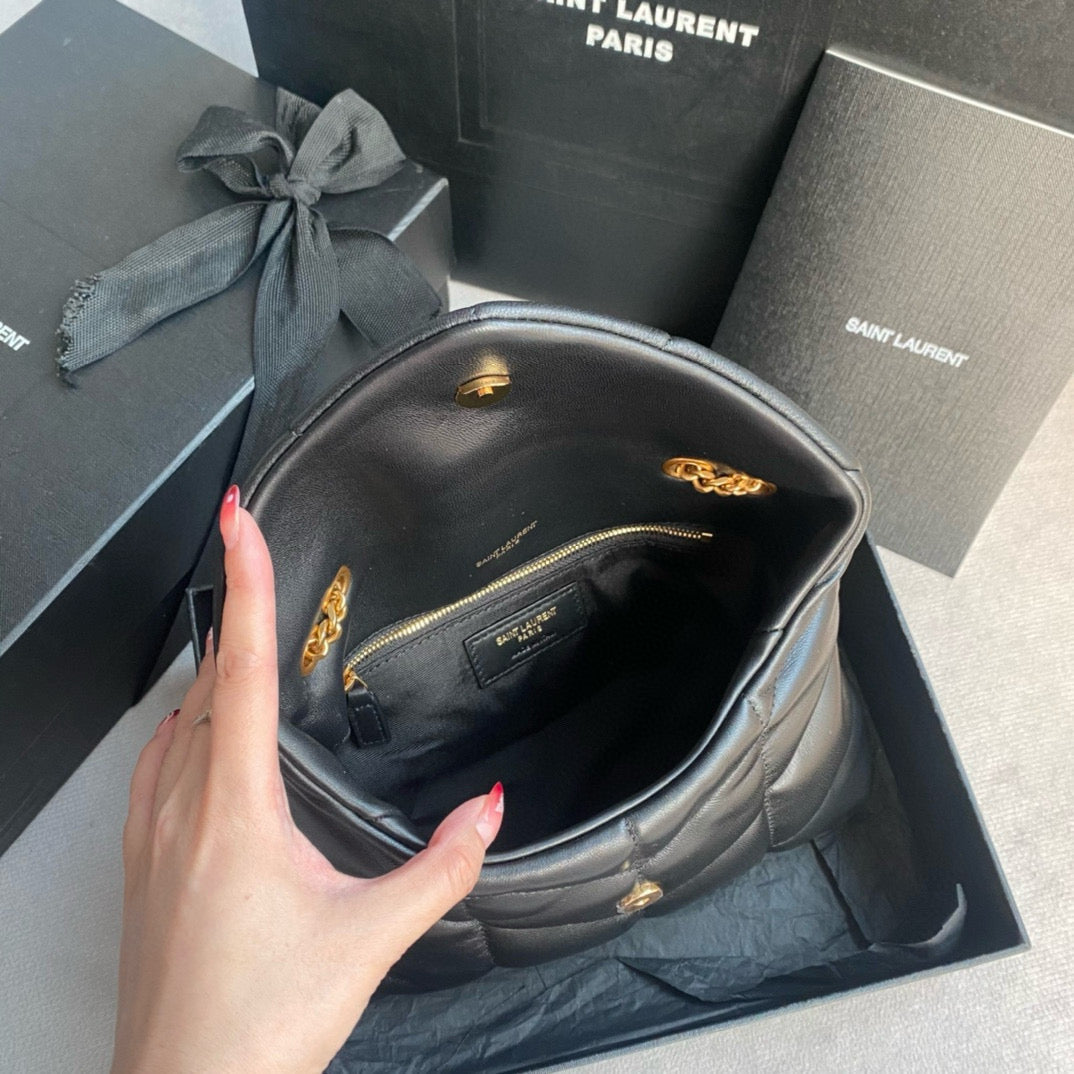Schwarze und khakifarbene Tasche