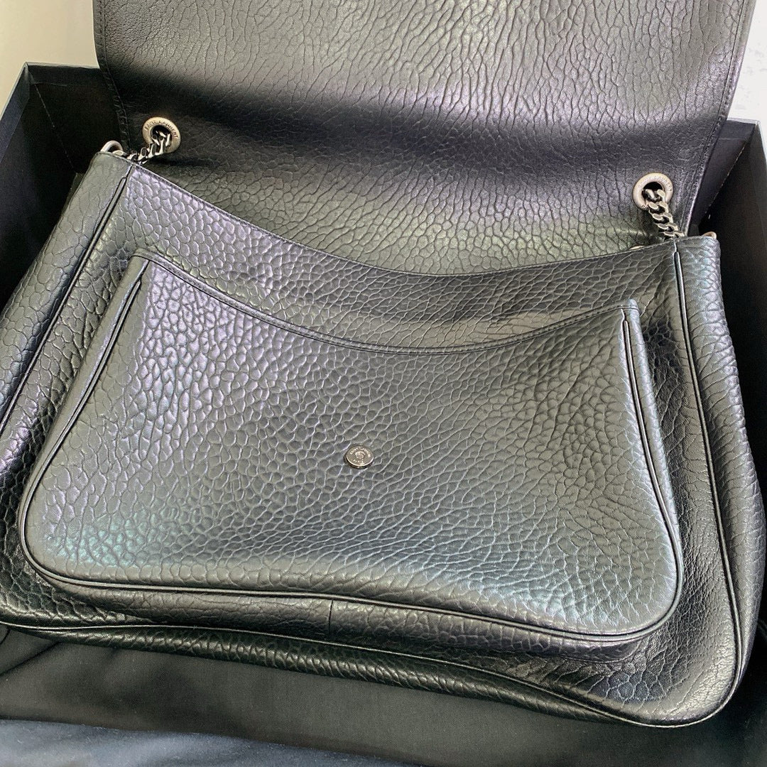 حقيبة سوداء