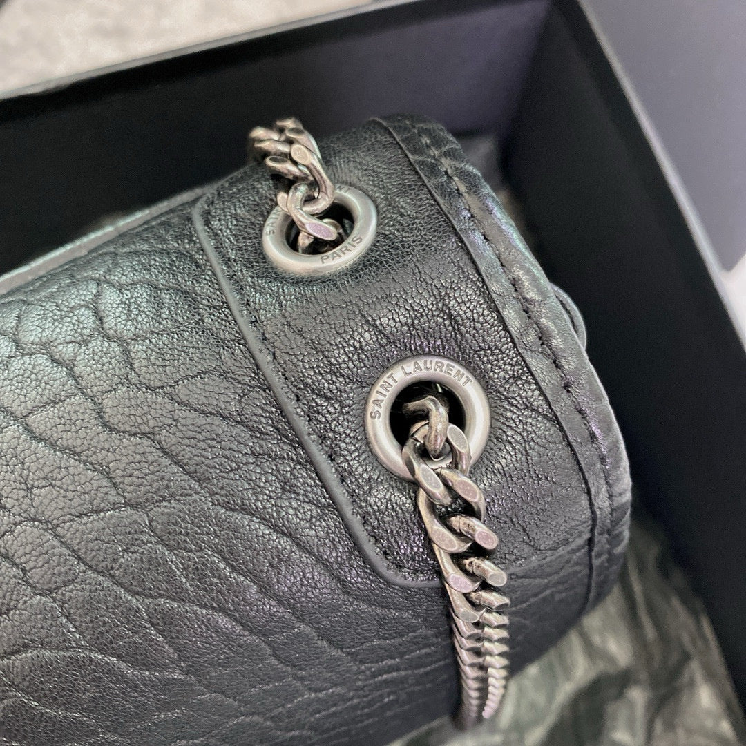 Schwarze Tasche