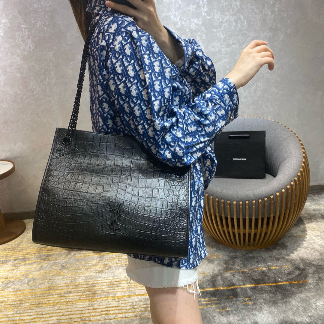 Schwarze Tasche