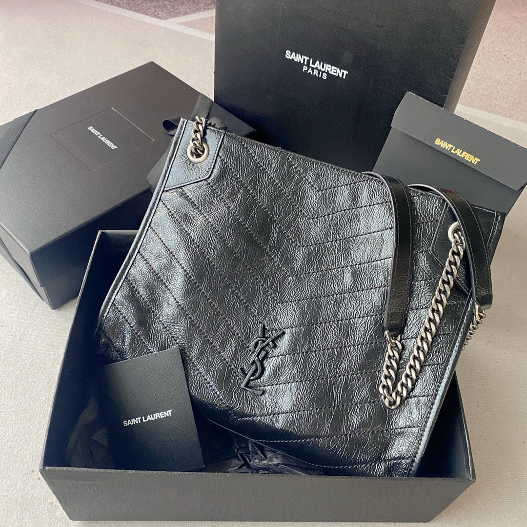 Schwarze Tasche