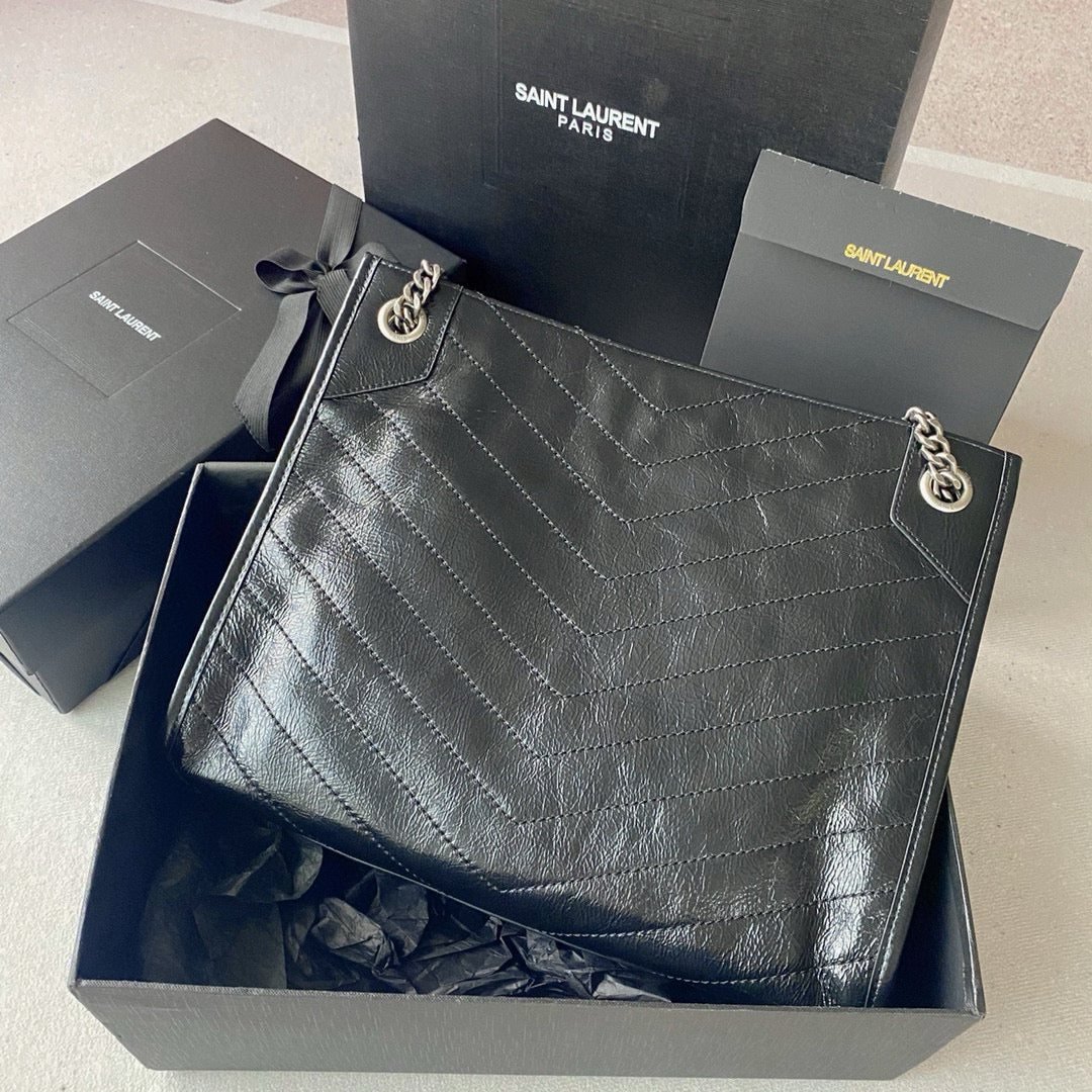 Schwarze Tasche